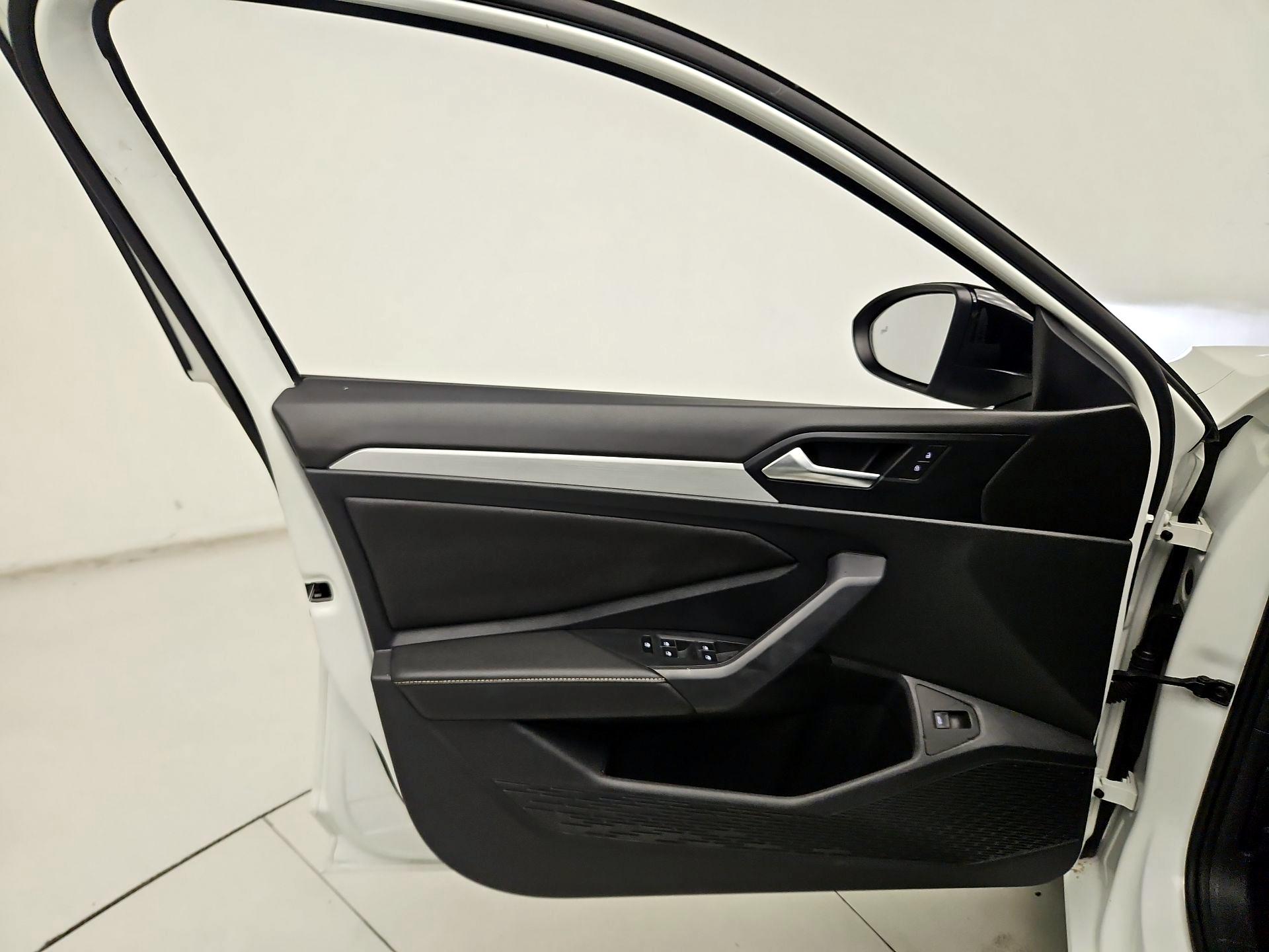 Thumbnail: 2025 Volkswagen Jetta - 12