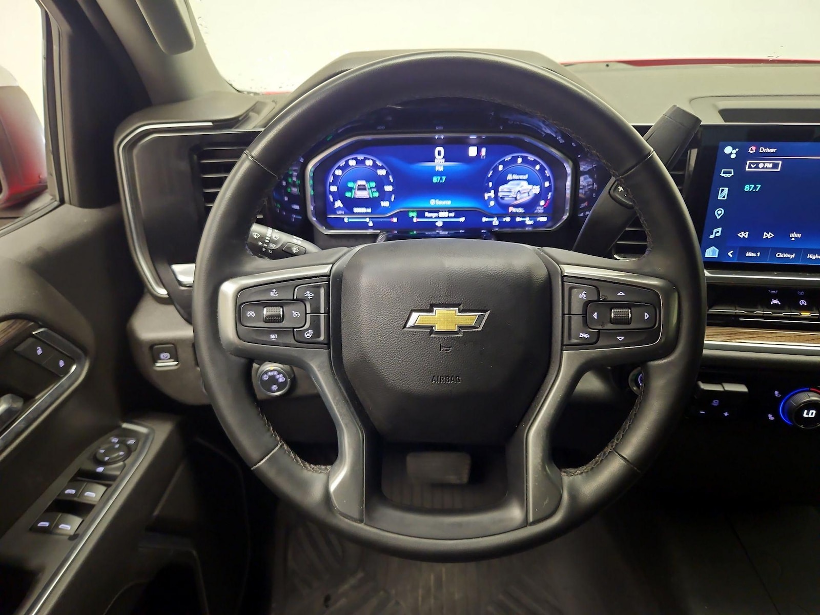 2023 Chevrolet Silverado 1500 LT - Photo 11