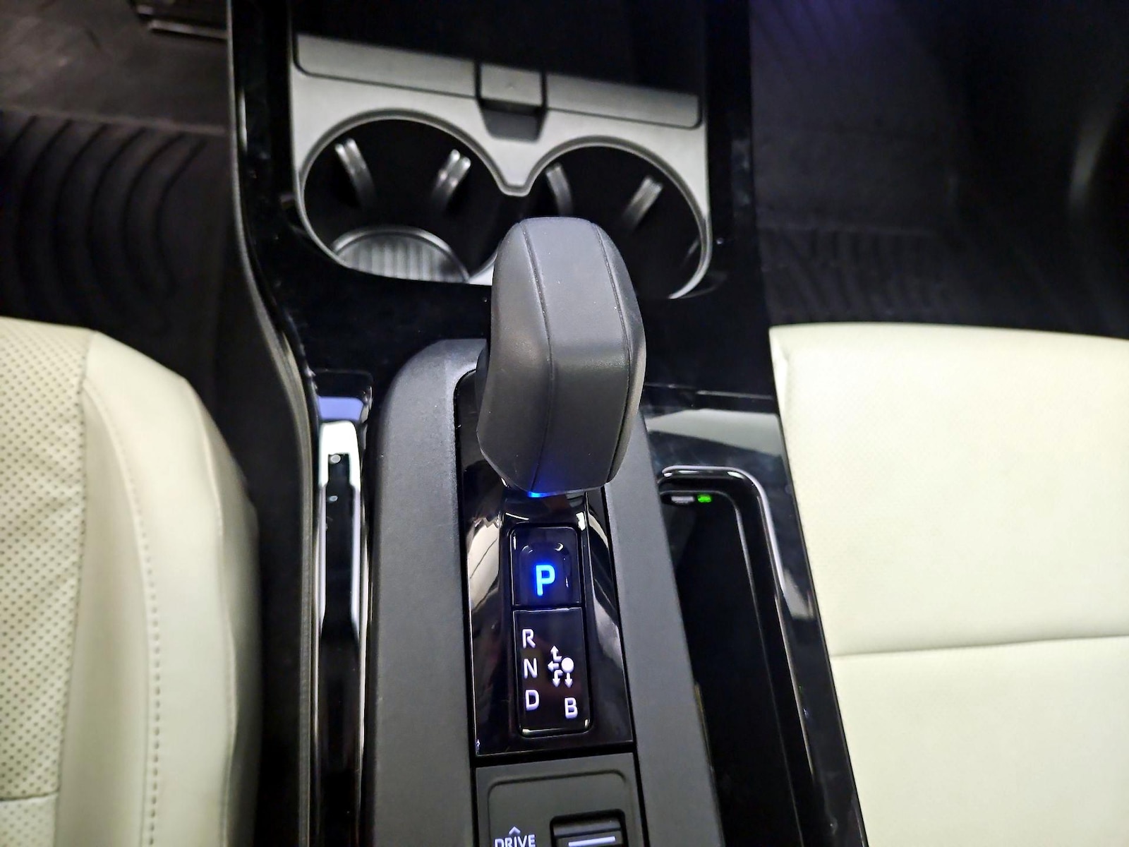 2024 Toyota Prius Limited - Photo 18