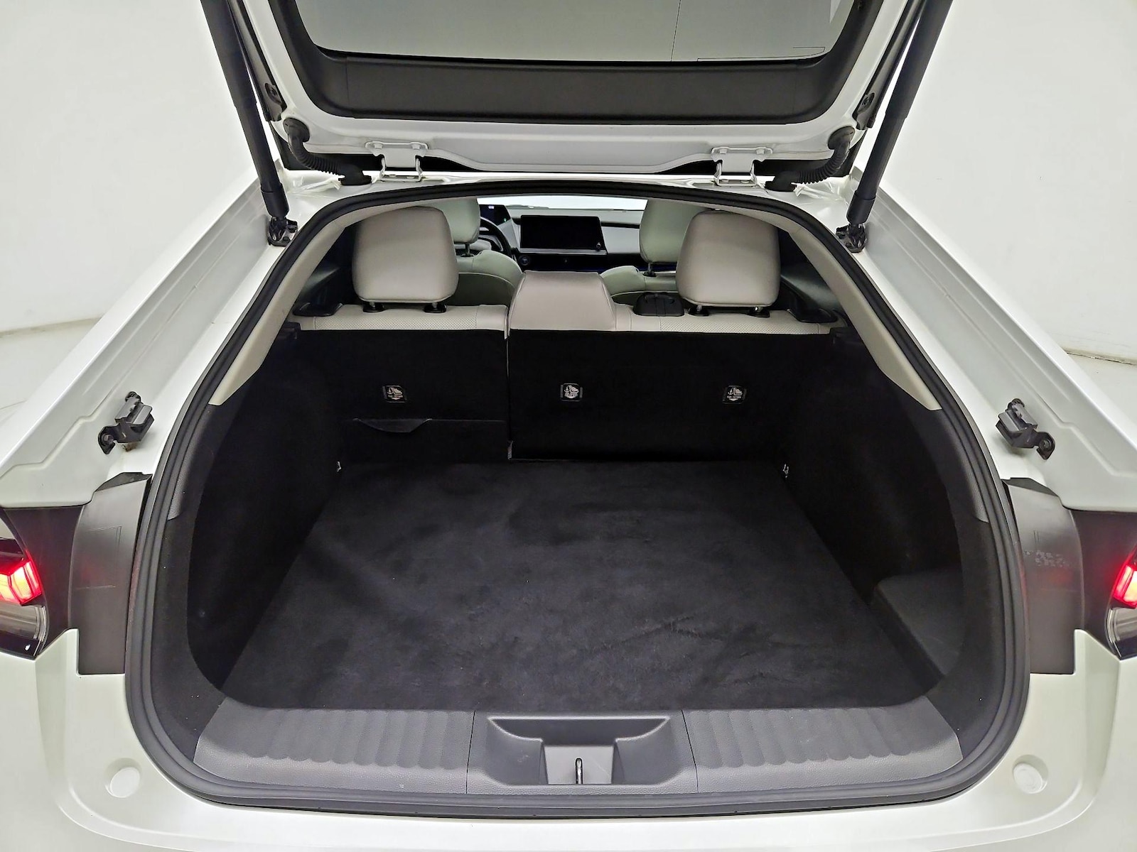 2024 Toyota Prius Limited - Photo 22