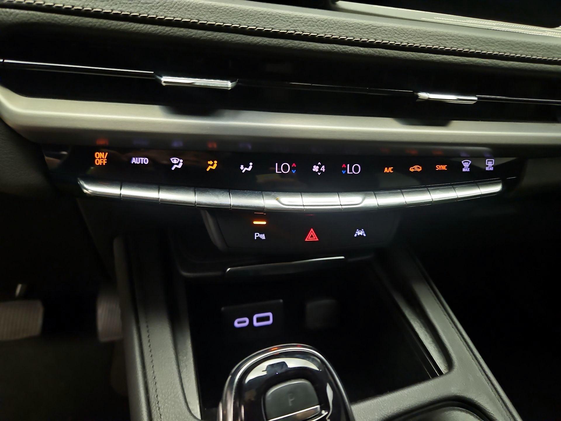Thumbnail: 2025 Cadillac XT4 - 17