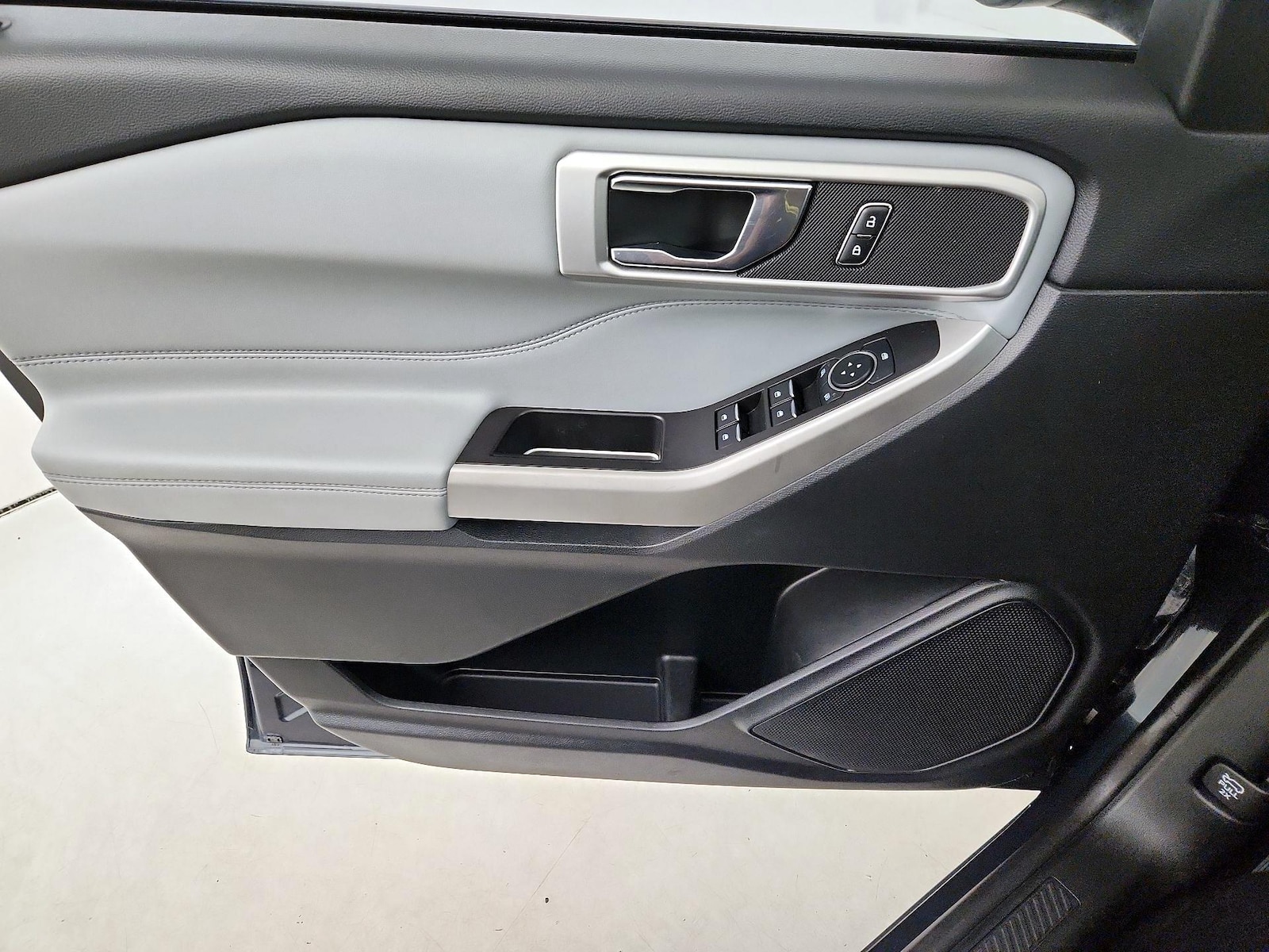 2022 Ford Explorer XLT - Photo 13