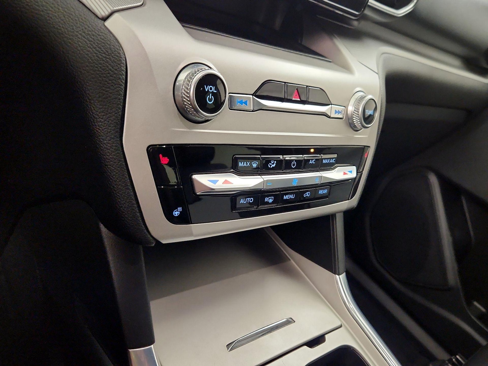 2022 Ford Explorer XLT - Photo 18