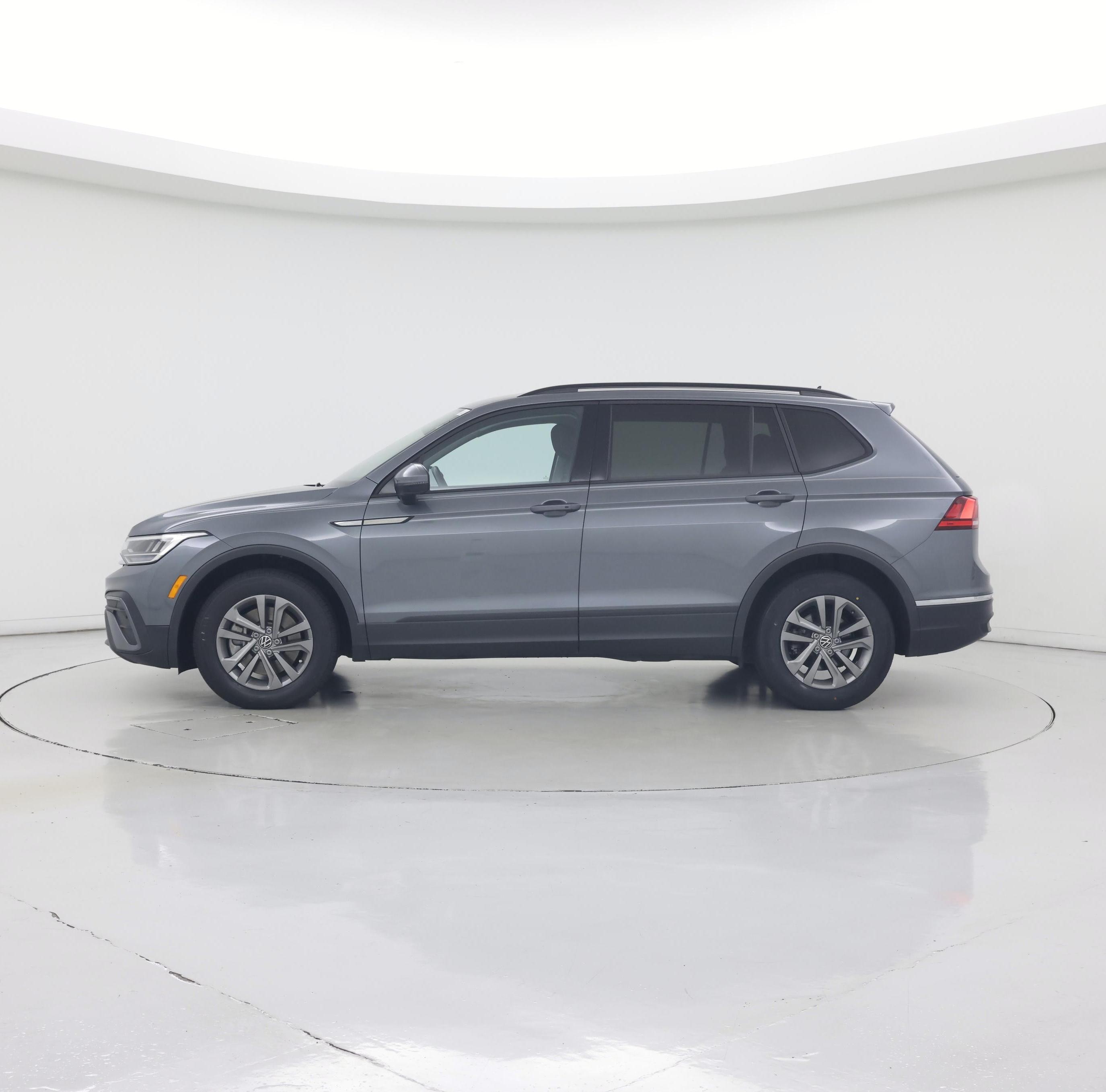 Thumbnail: 2023 Volkswagen Tiguan - 3