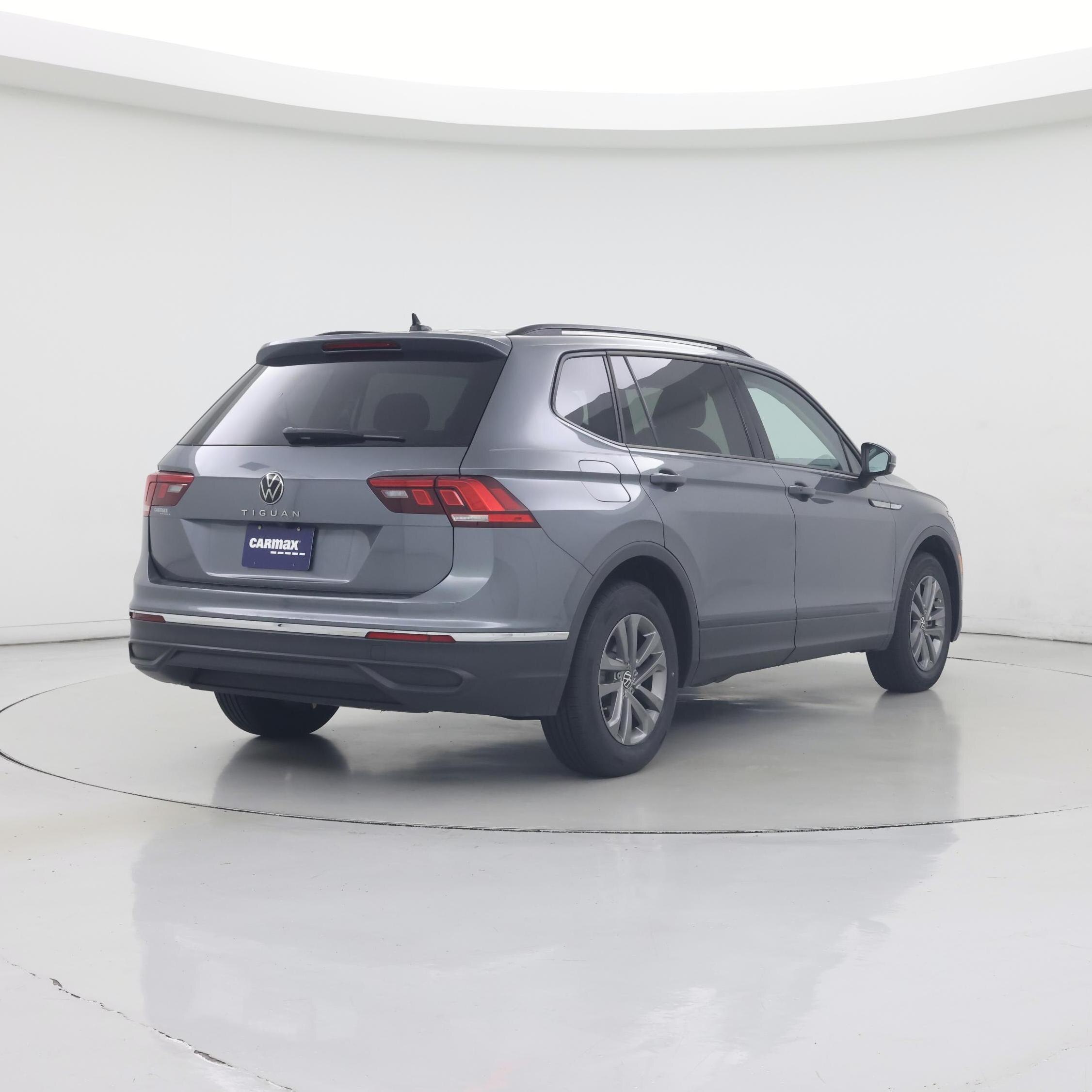 Thumbnail: 2023 Volkswagen Tiguan - 8