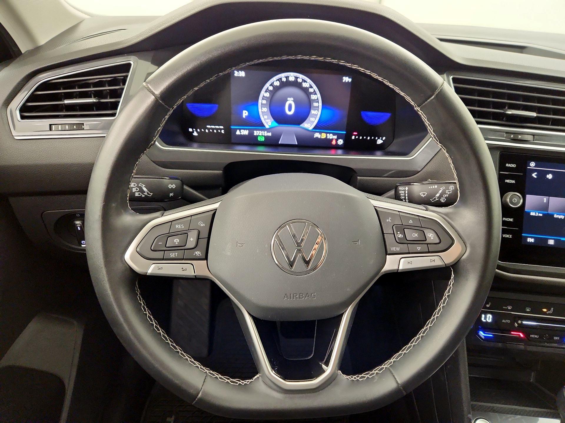 Thumbnail: 2023 Volkswagen Tiguan - 10