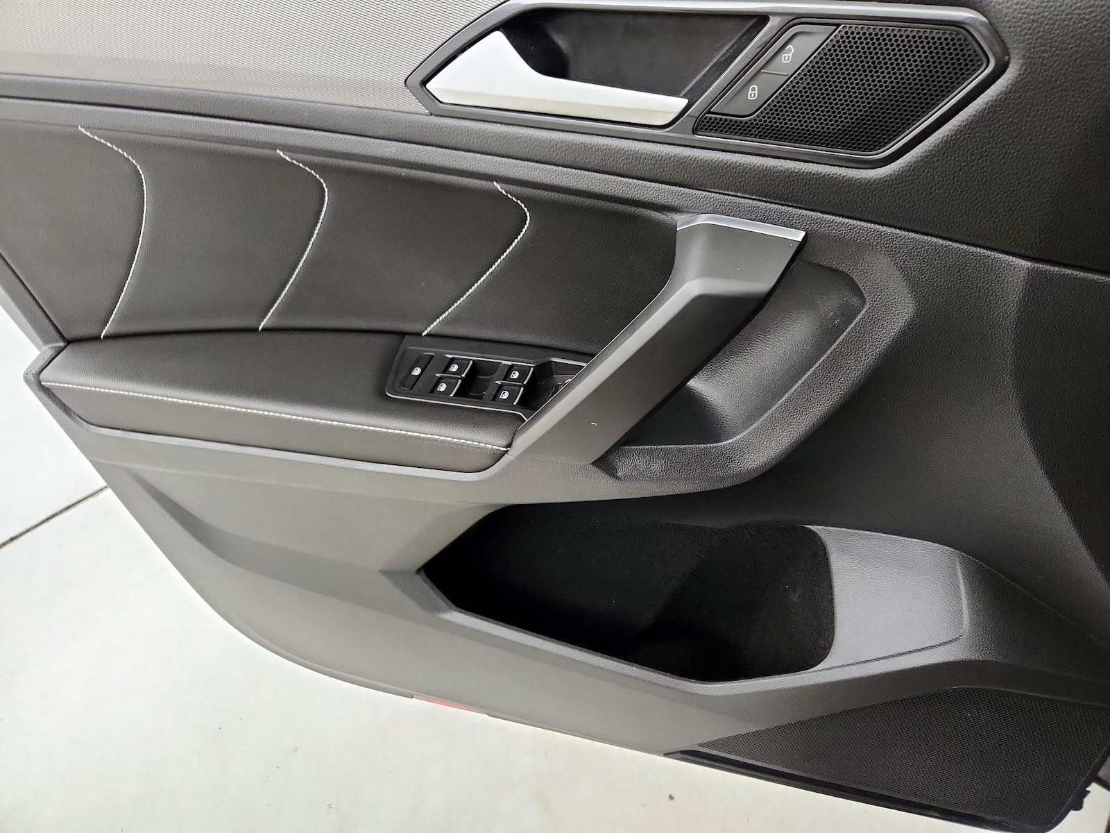 2023 Volkswagen Tiguan SE - Photo 13