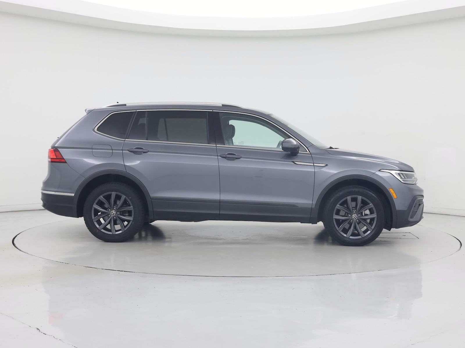 2023 Volkswagen Tiguan SE - Photo 8