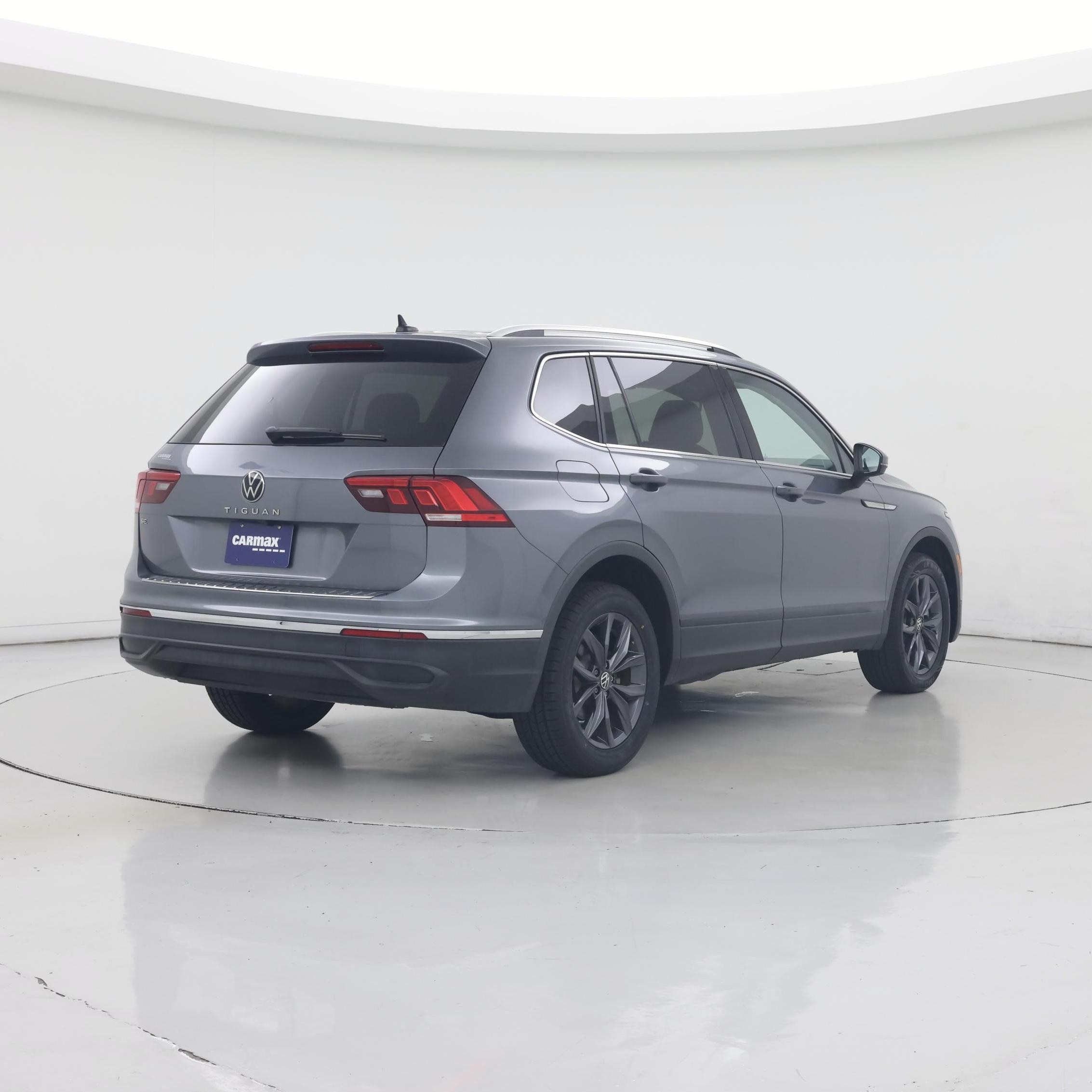 Thumbnail: 2023 Volkswagen Tiguan - 8