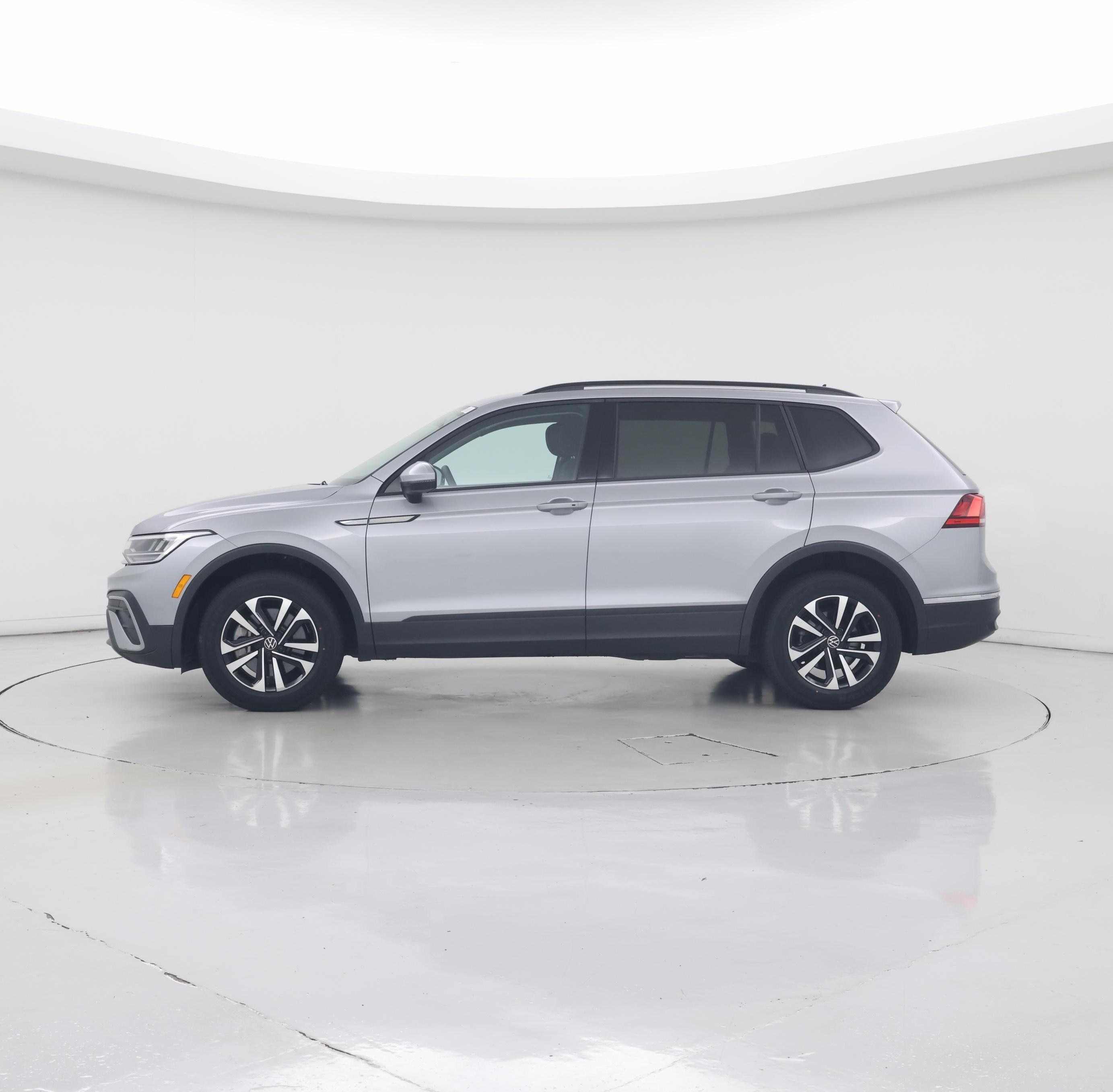Thumbnail: 2022 Volkswagen Tiguan - 3
