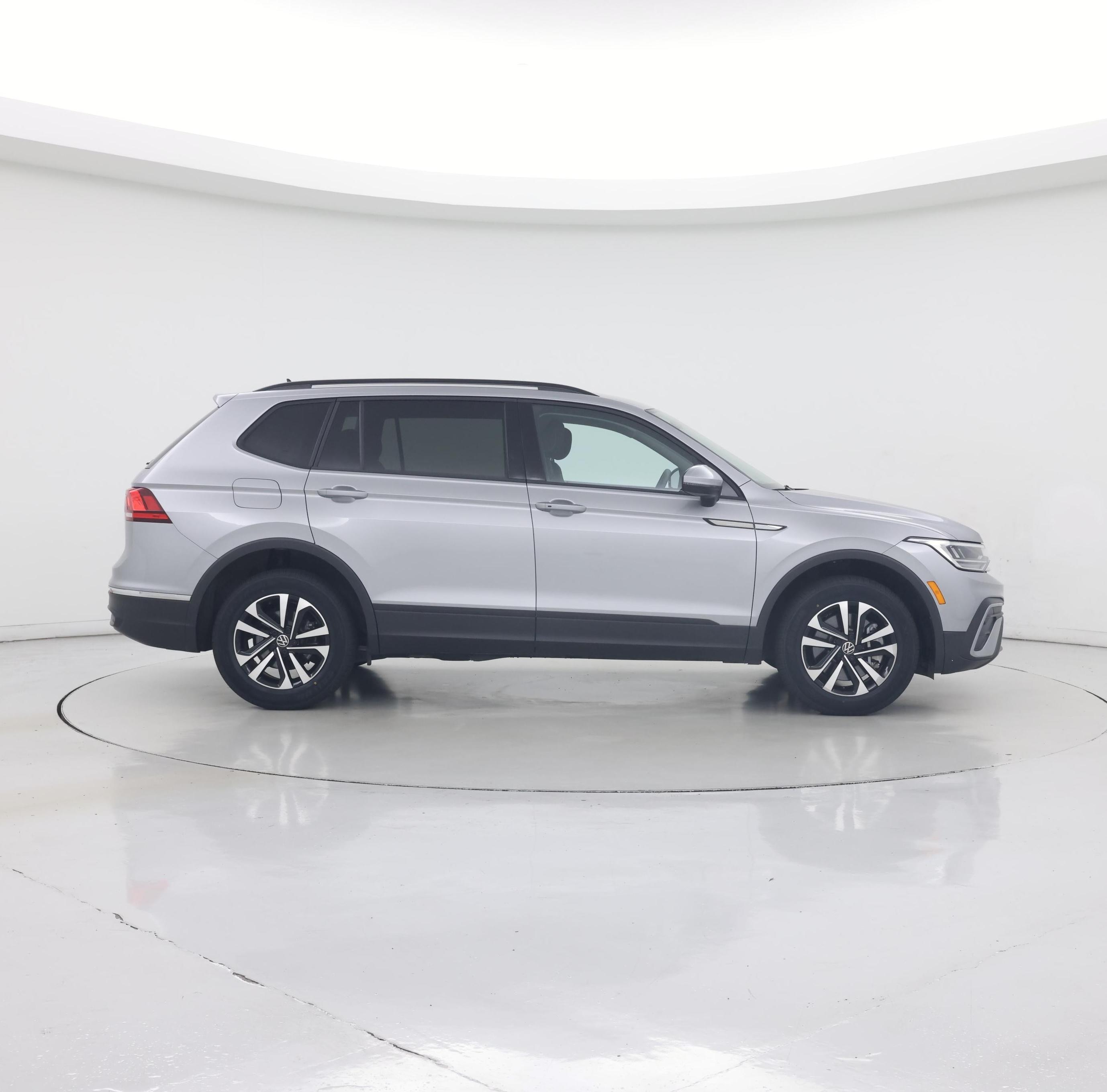 Thumbnail: 2022 Volkswagen Tiguan - 7