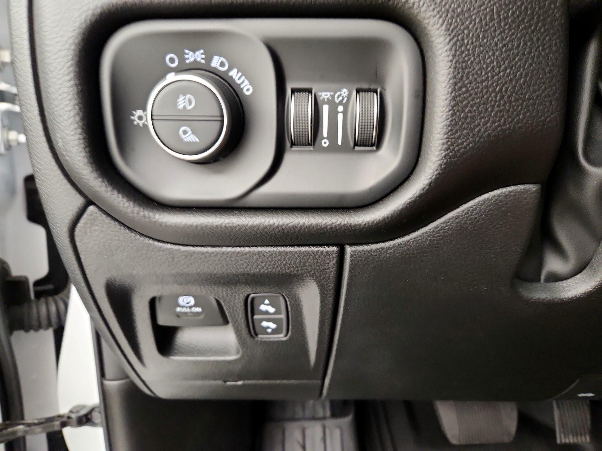 Thumbnail: 2025 RAM 1500 - 13