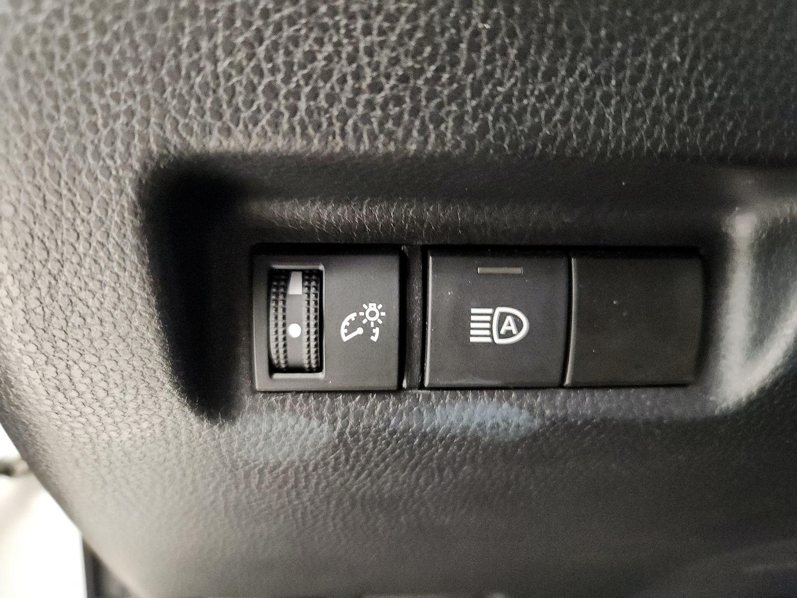 2024 Toyota RAV4 XLE - Photo 14