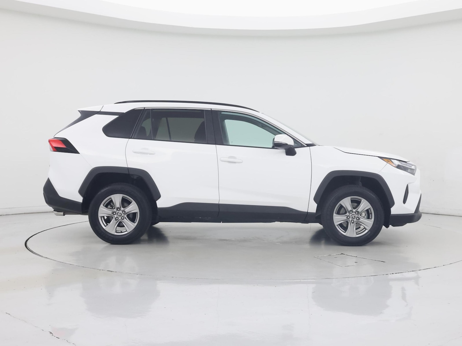 2024 Toyota RAV4 XLE - Photo 8