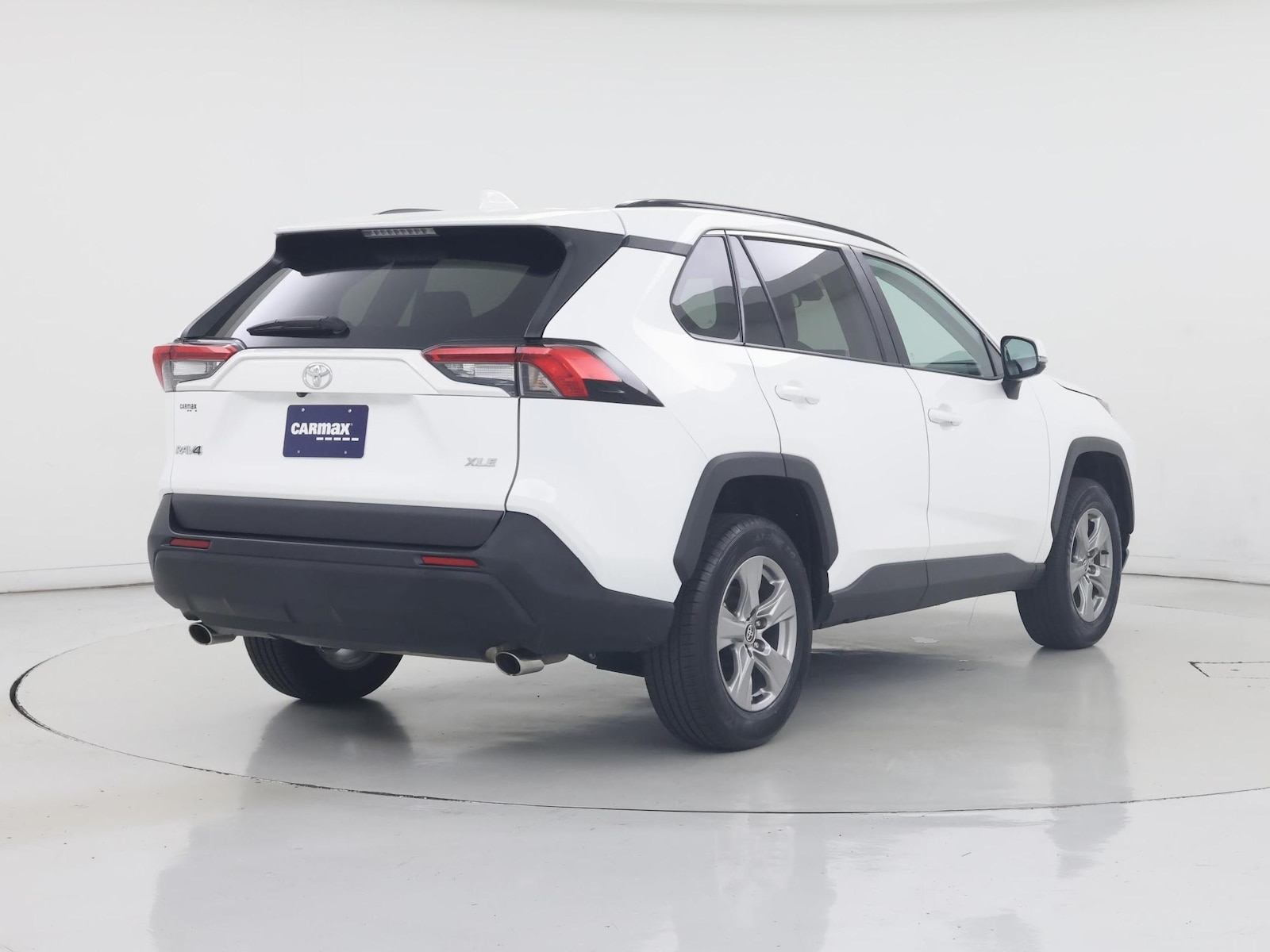 2024 Toyota RAV4 XLE - Photo 9