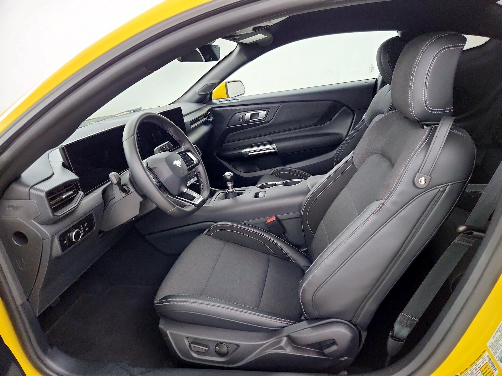 2024 Ford Mustang GT - Photo 12