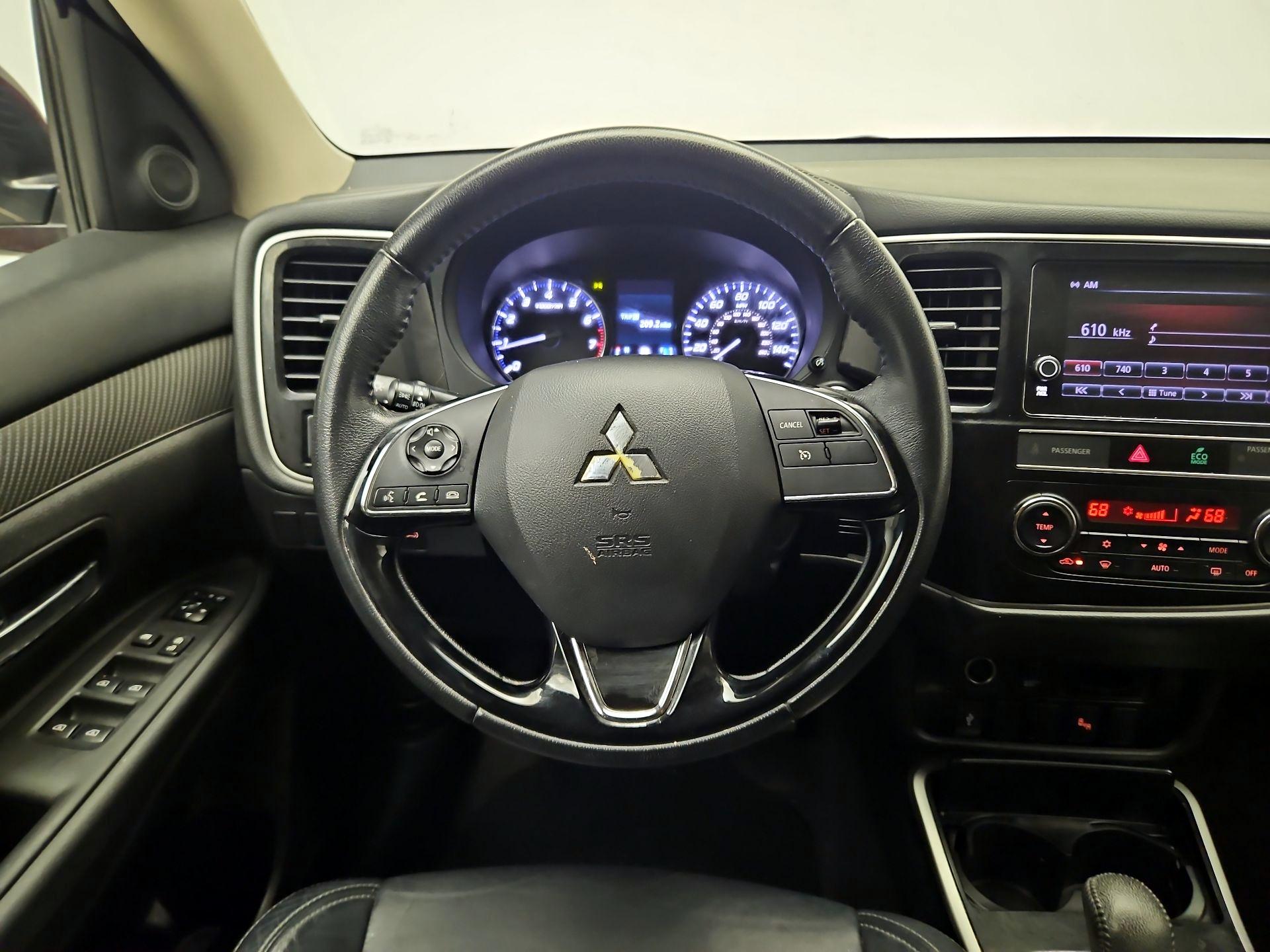 Thumbnail: 2019 Mitsubishi Outlander - 10