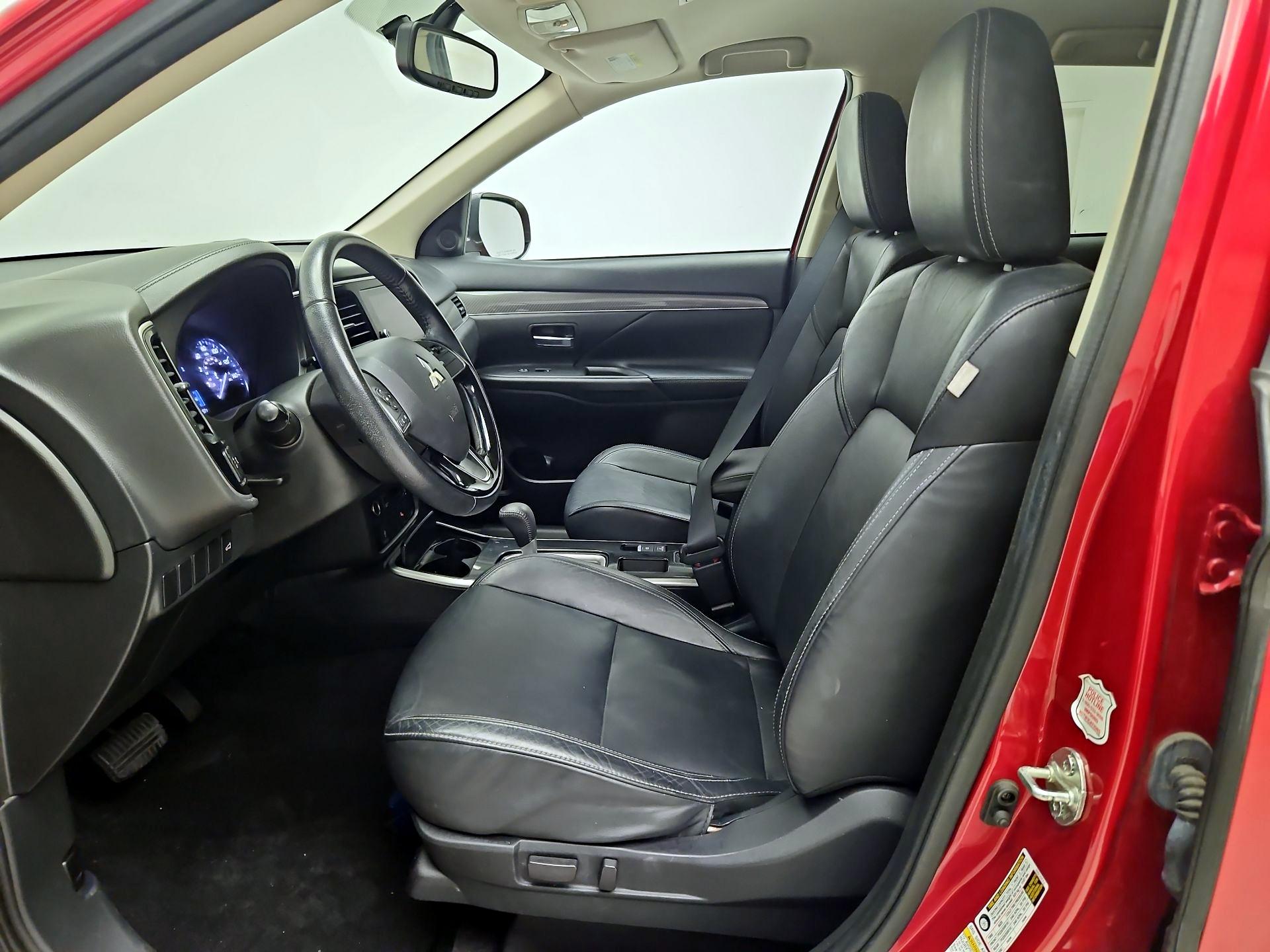 Thumbnail: 2019 Mitsubishi Outlander - 11