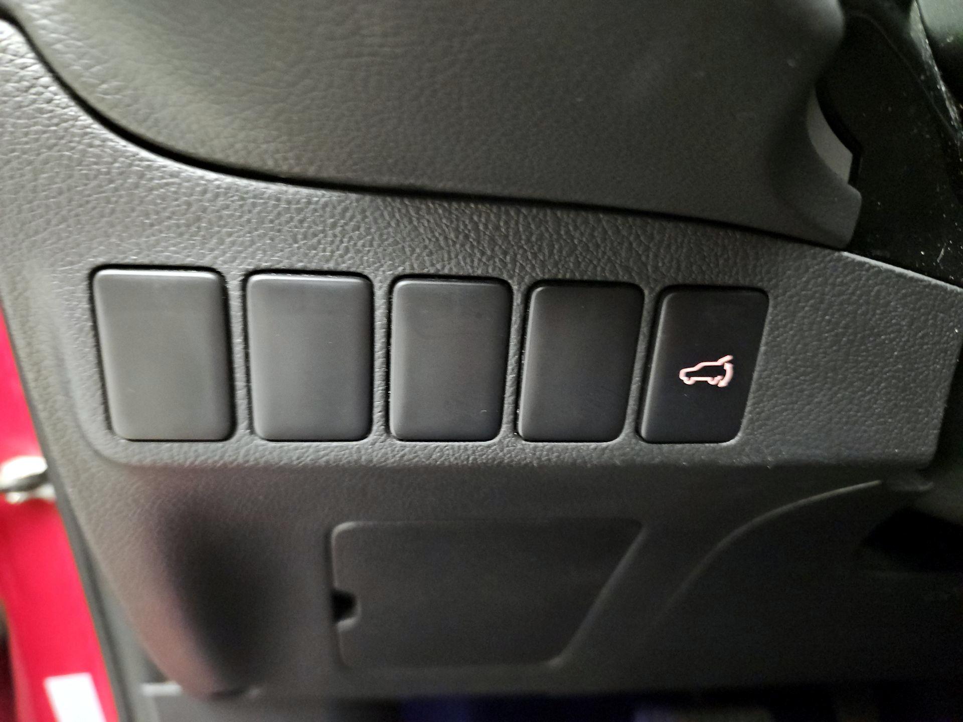 Thumbnail: 2019 Mitsubishi Outlander - 13
