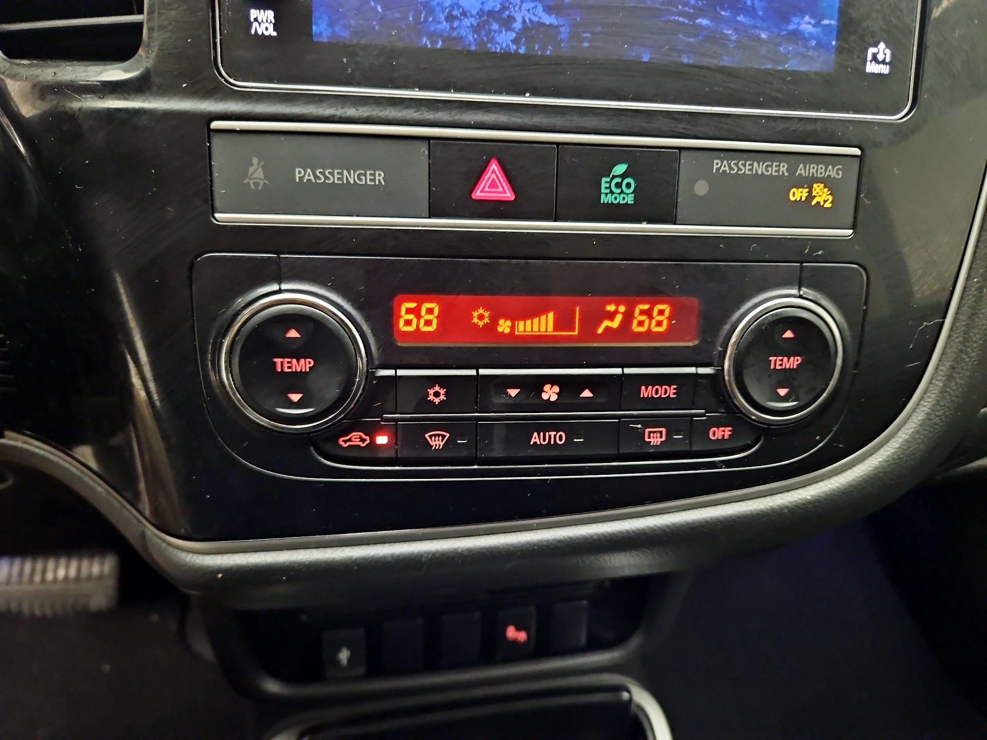 Thumbnail: 2019 Mitsubishi Outlander - 16
