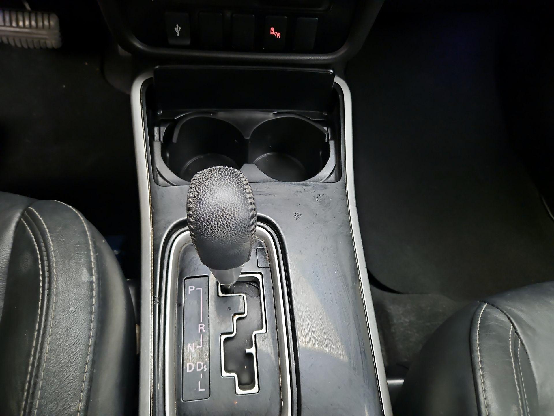 Thumbnail: 2019 Mitsubishi Outlander - 17