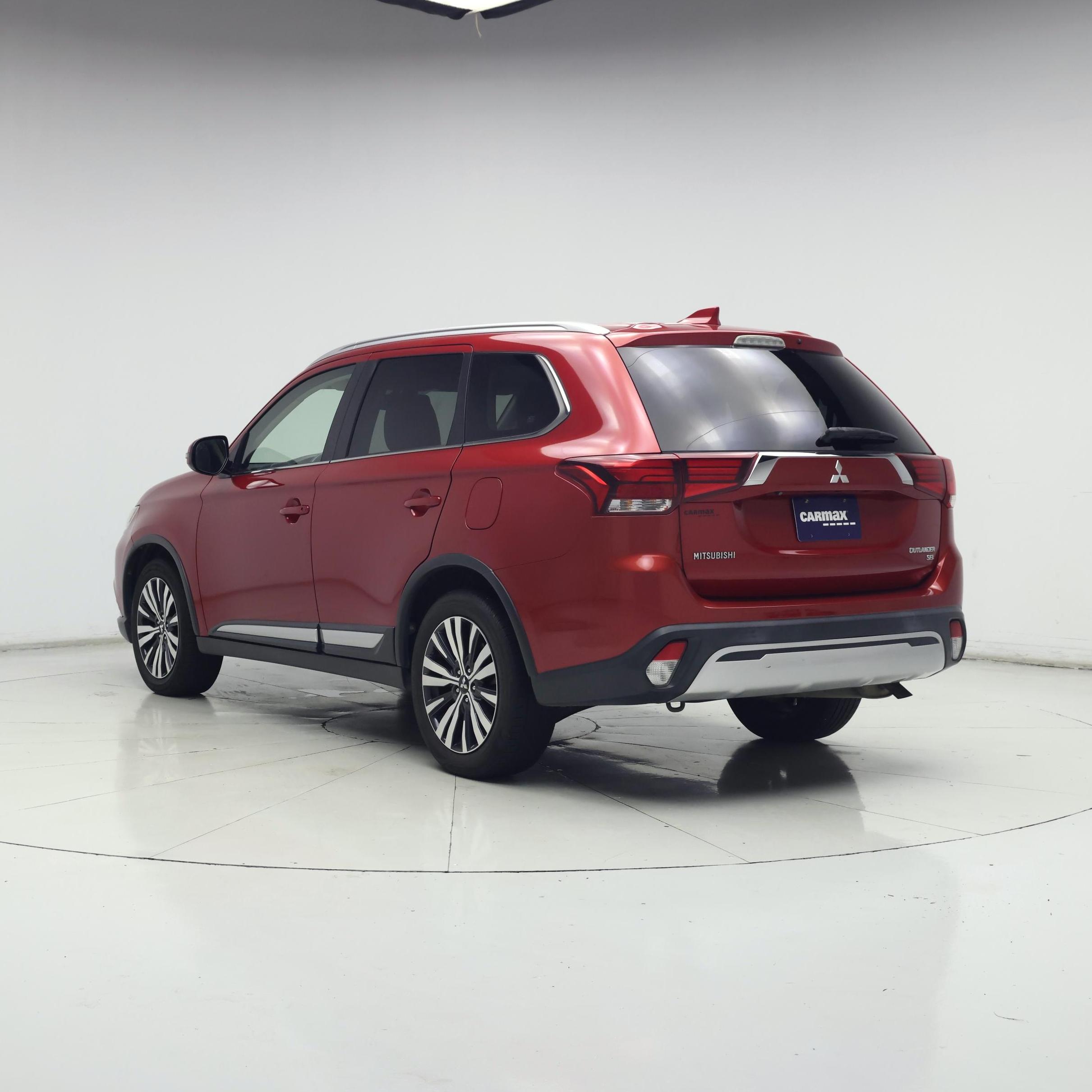Thumbnail: 2019 Mitsubishi Outlander - 2