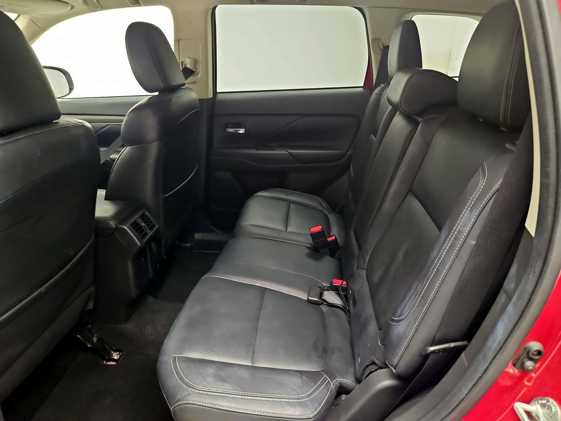 Thumbnail: 2019 Mitsubishi Outlander - 19