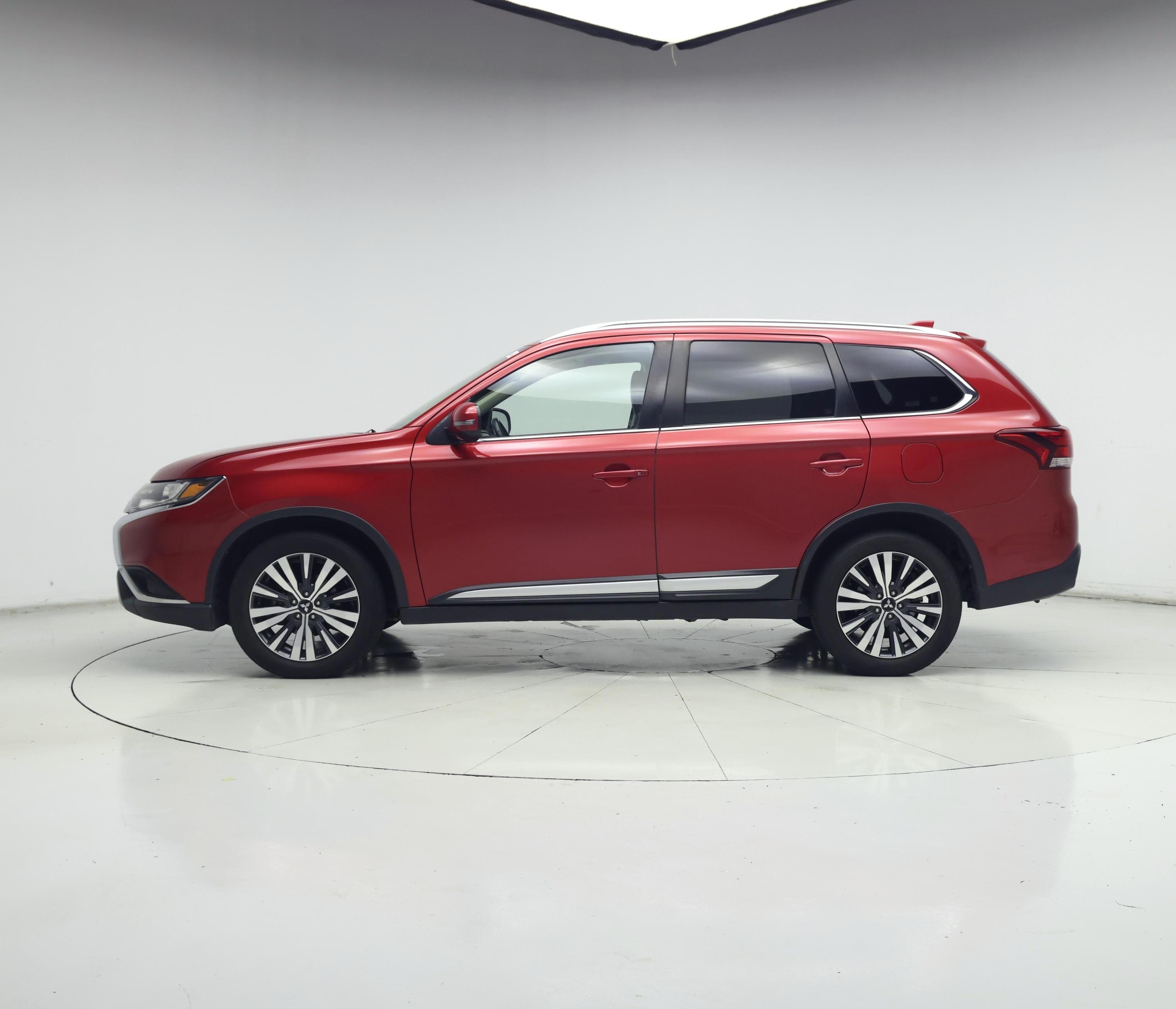 Thumbnail: 2019 Mitsubishi Outlander - 3