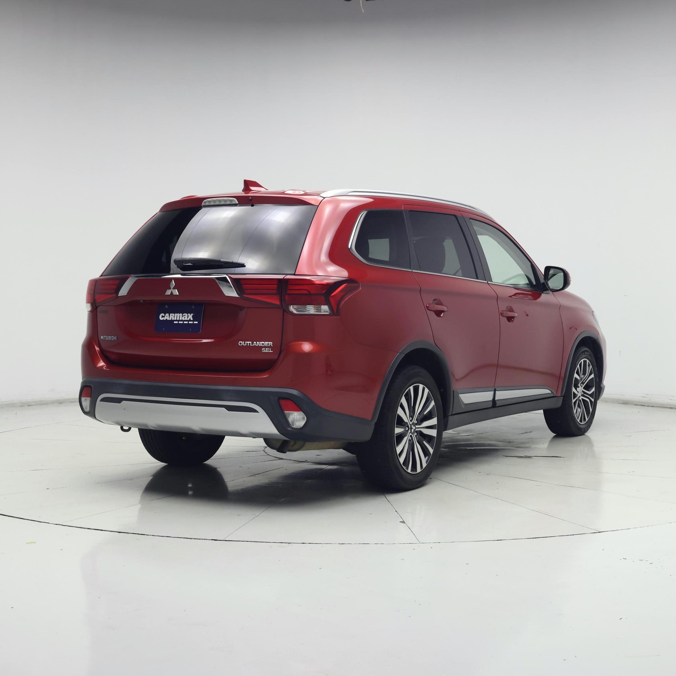 Thumbnail: 2019 Mitsubishi Outlander - 8