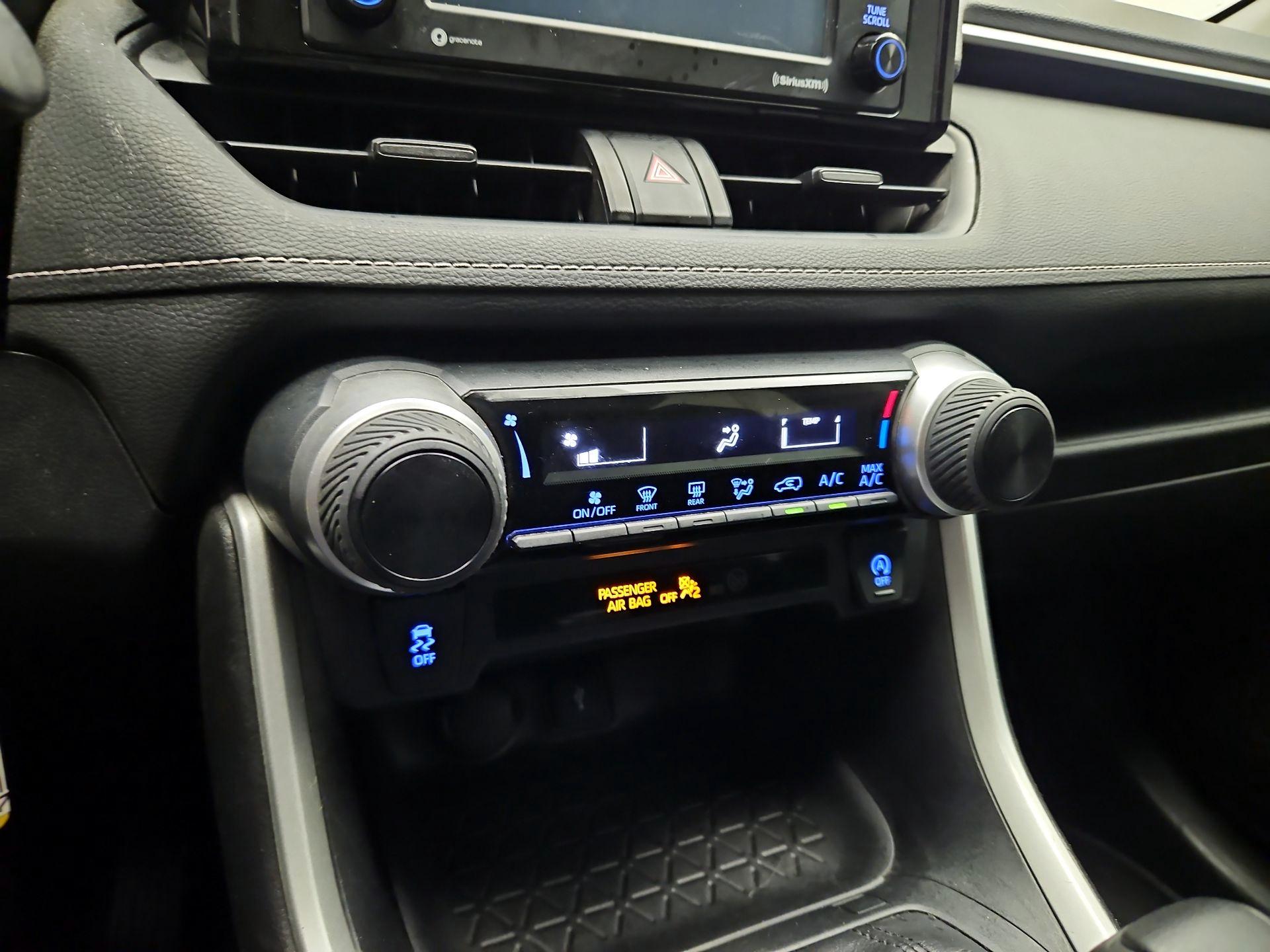 Thumbnail: 2020 Toyota RAV4 - 15