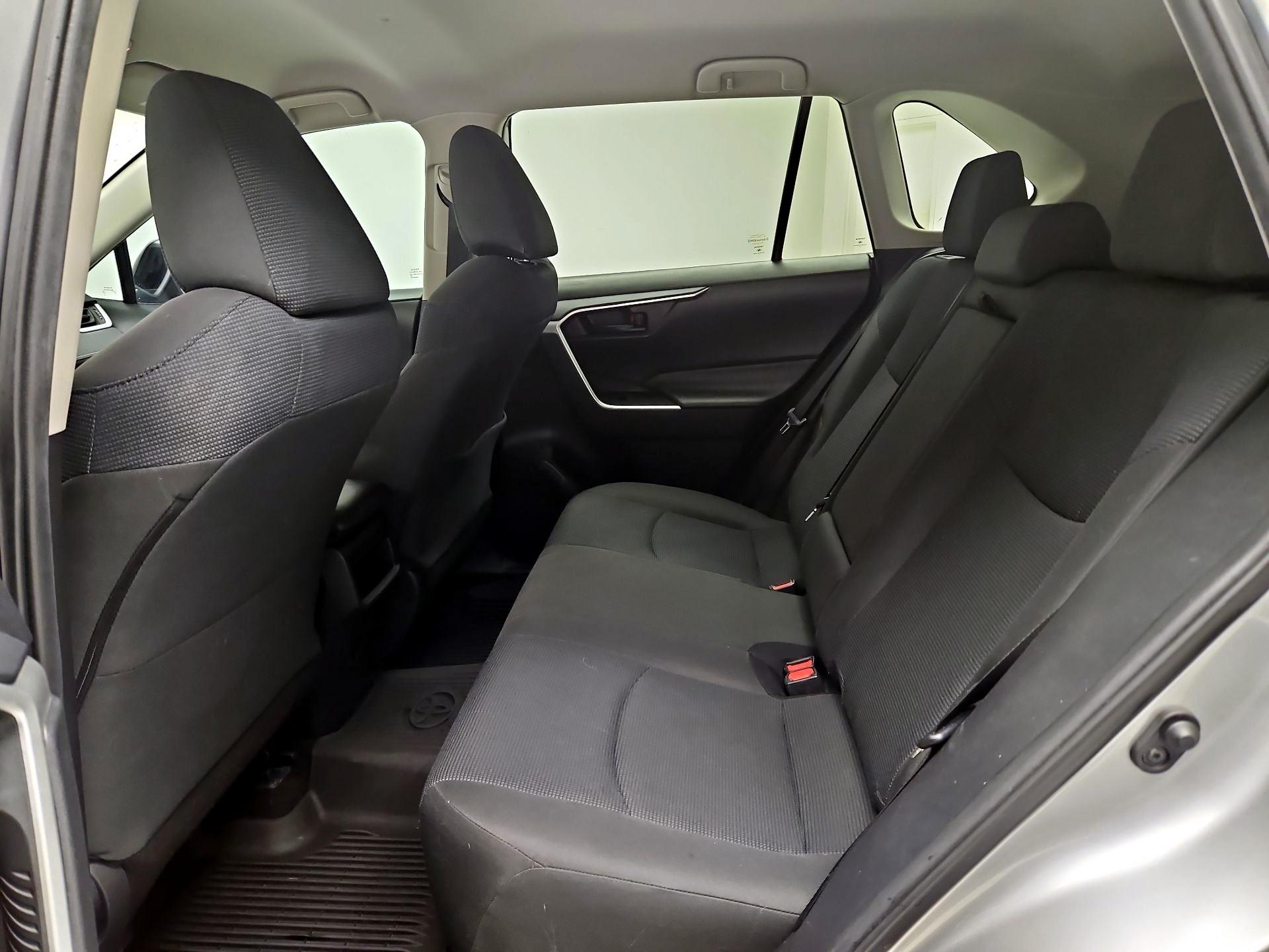 Thumbnail: 2020 Toyota RAV4 - 17