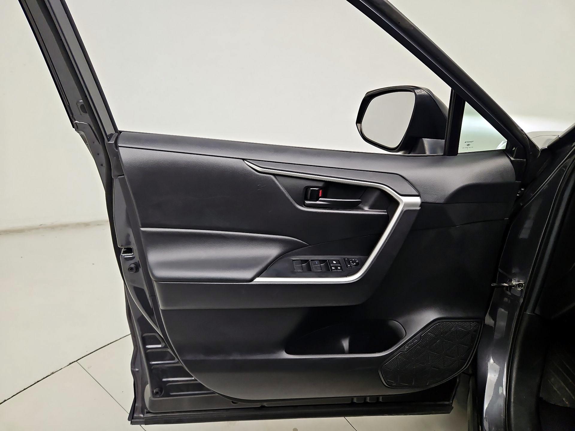 Thumbnail: 2022 Toyota RAV4 - 12