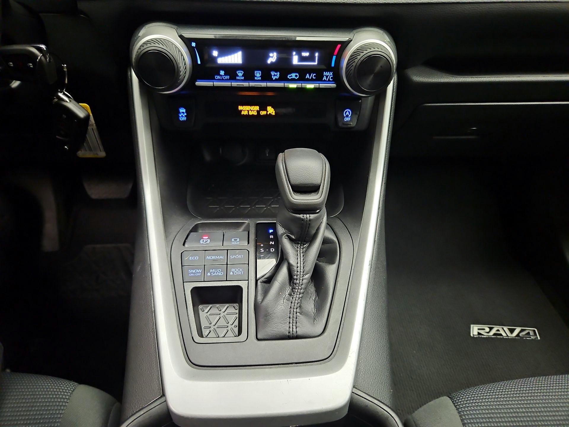 Thumbnail: 2022 Toyota RAV4 - 16