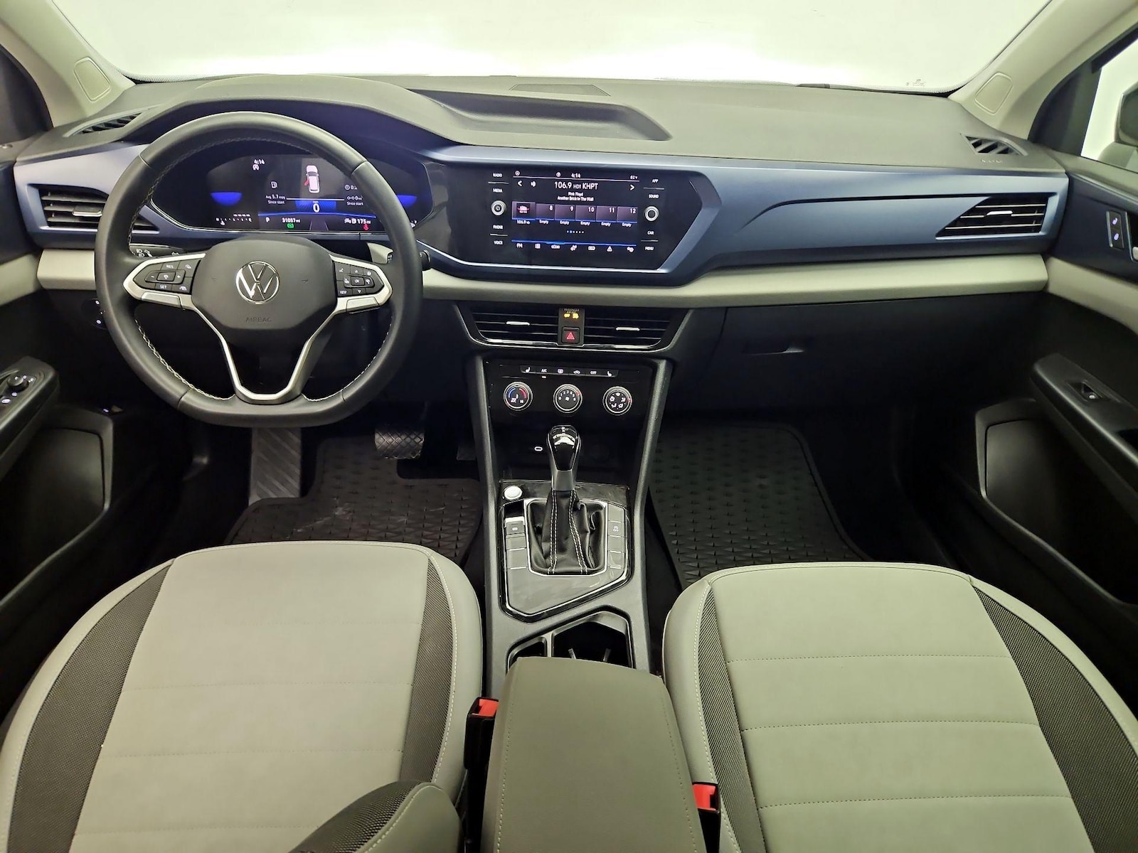 2023 Volkswagen Taos SE - Photo 10