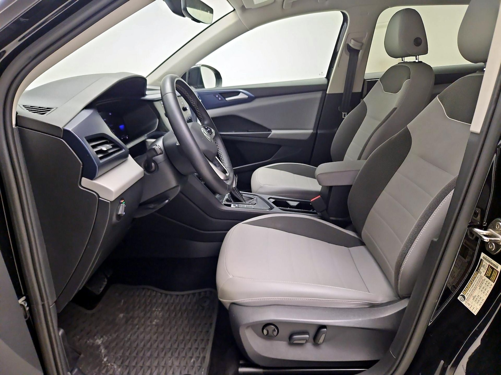 2023 Volkswagen Taos SE - Photo 12