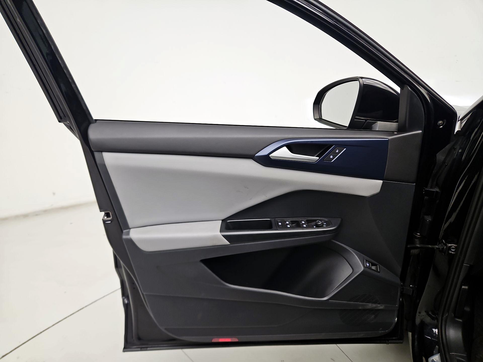 Thumbnail: 2023 Volkswagen Taos - 12