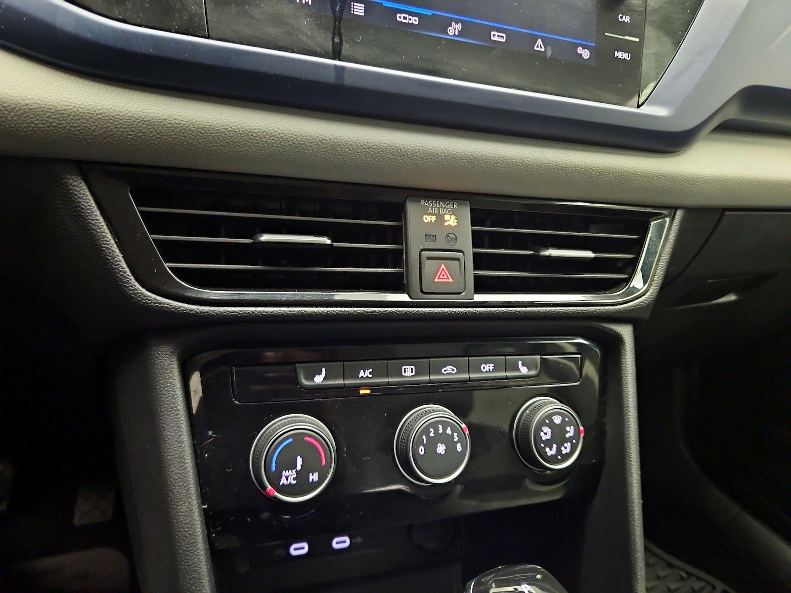 2023 Volkswagen Taos SE - Photo 16