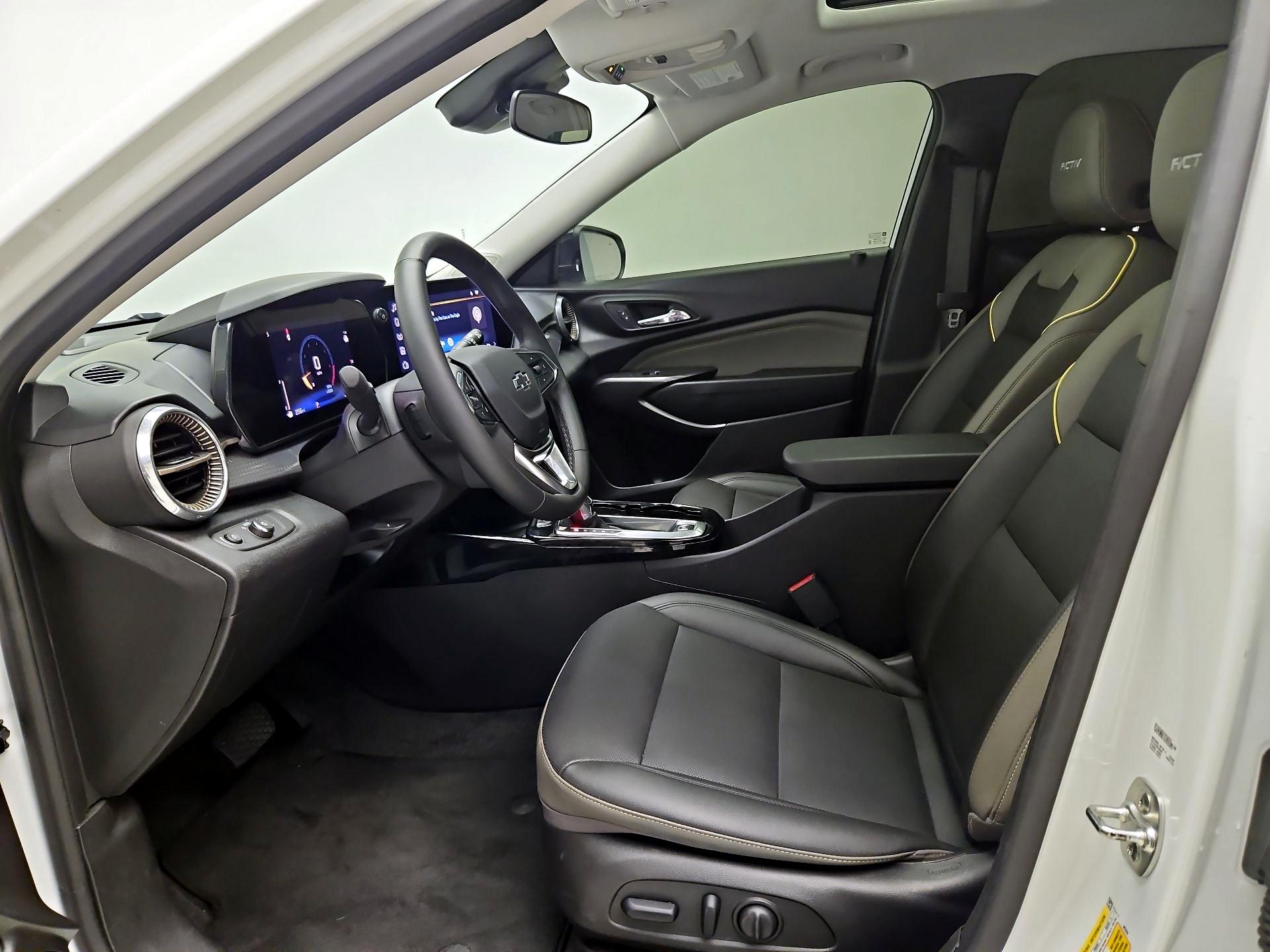 Thumbnail: 2025 Chevrolet Trax - 11