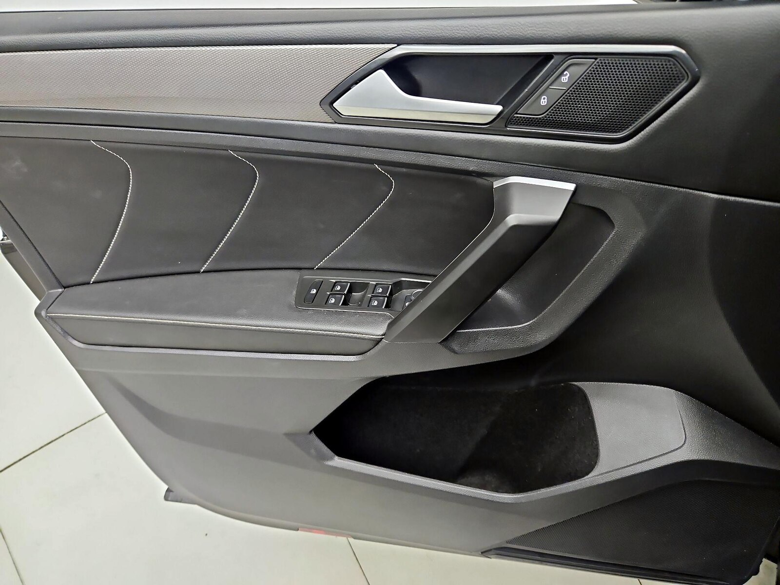 2023 Volkswagen Tiguan SE - Photo 13