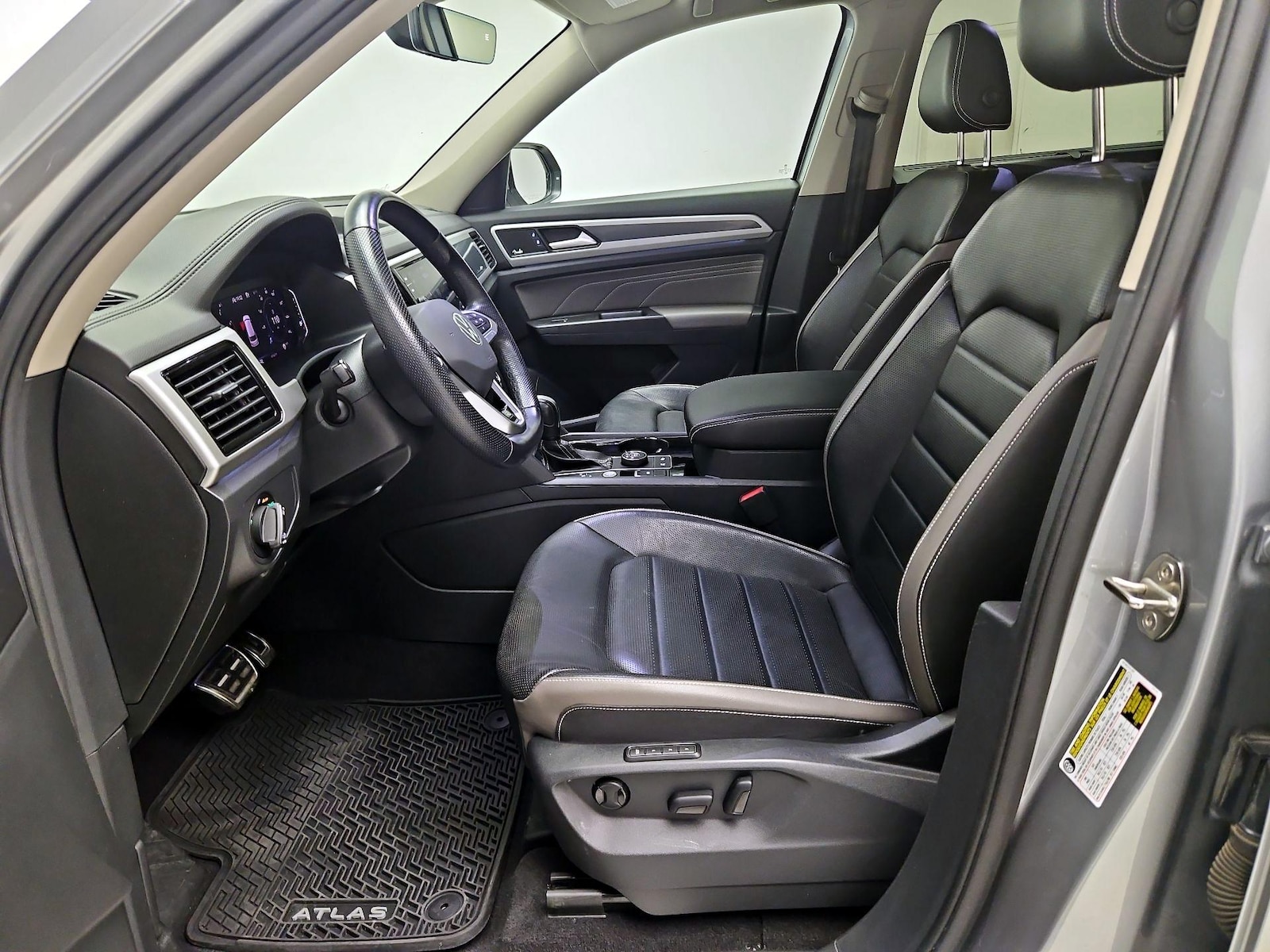 2023 Volkswagen Atlas SEL Premium R-Line - Photo 12