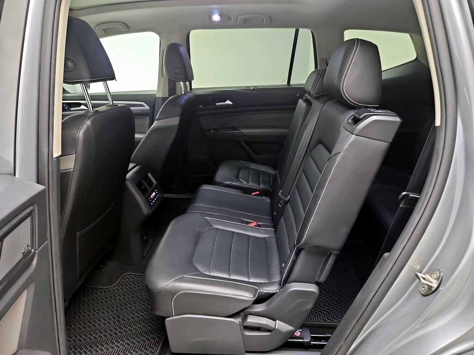 2023 Volkswagen Atlas SEL Premium R-Line - Photo 18