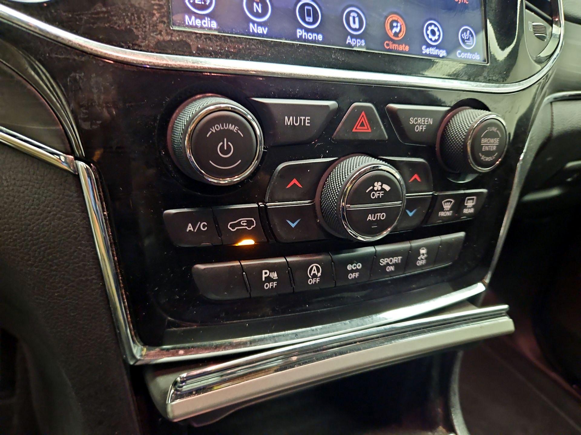 Thumbnail: 2019 Jeep Grand Cherokee - 17