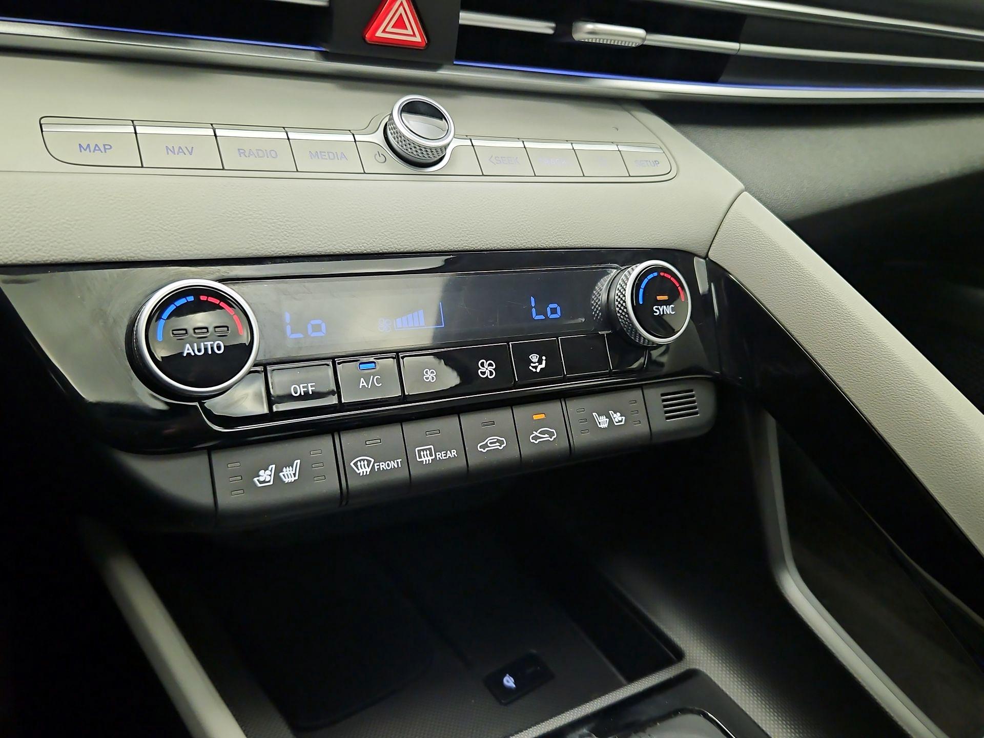Thumbnail: 2025 Hyundai Elantra - 17