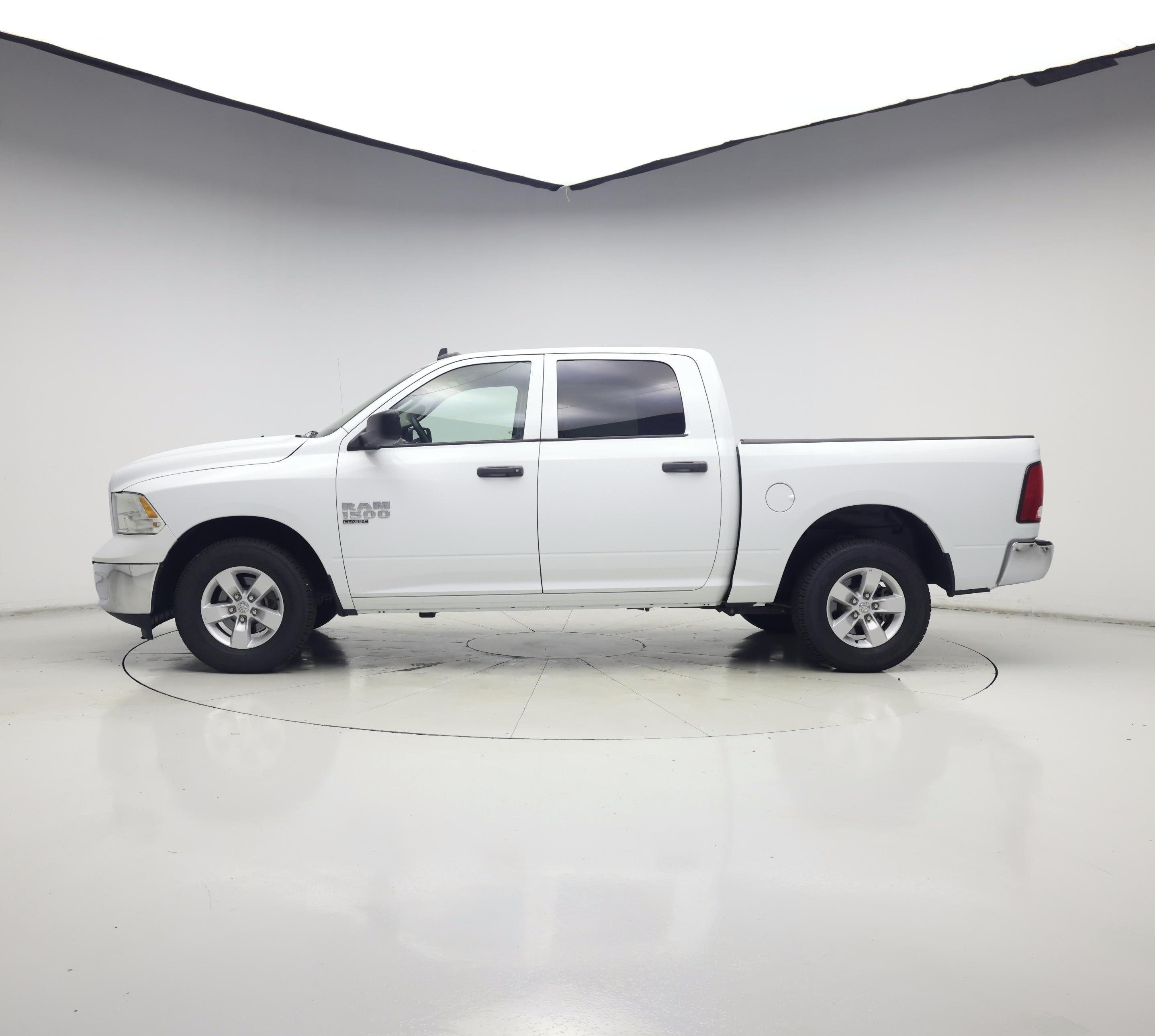 Thumbnail: 2023 RAM 1500 Classic - 3
