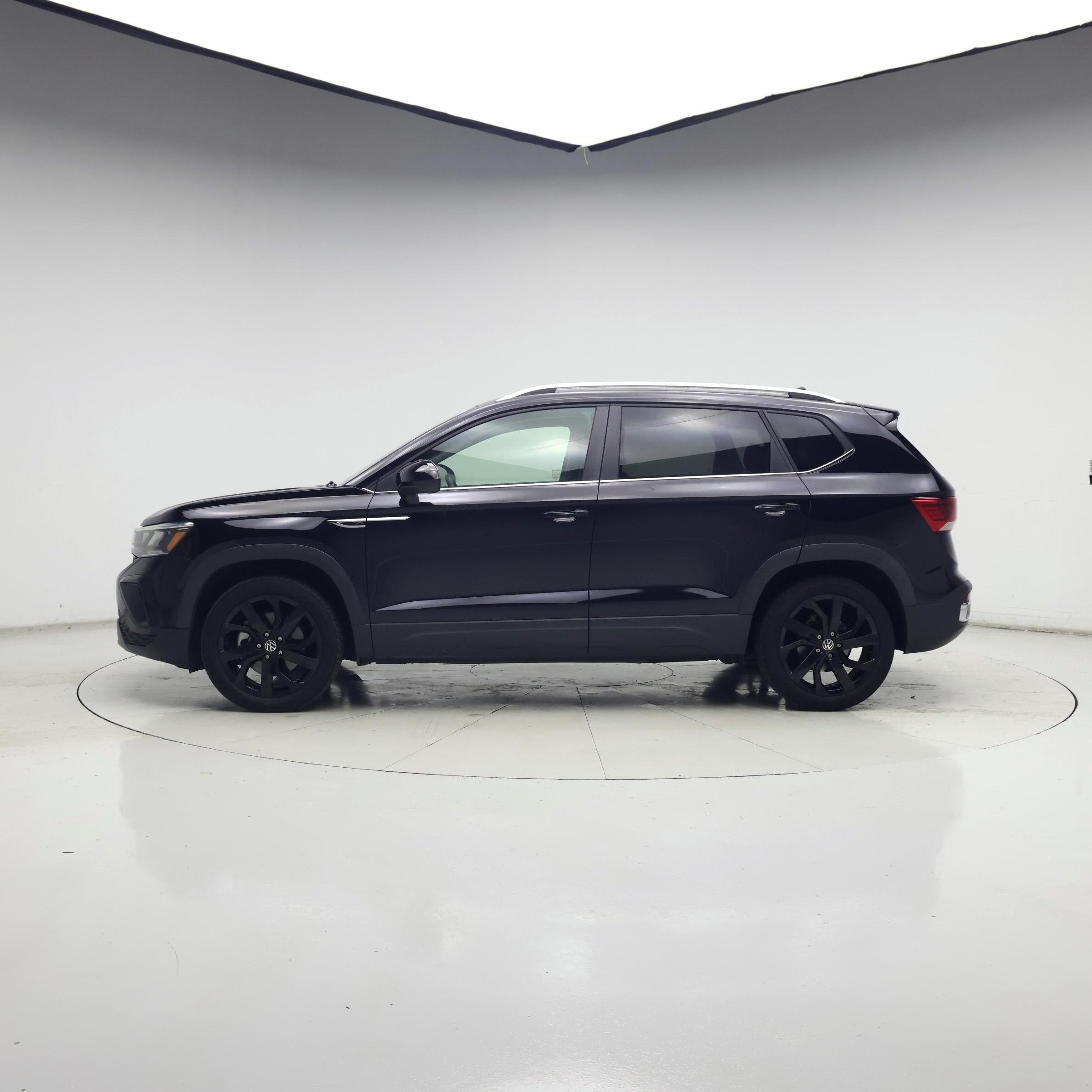 Thumbnail: 2023 Volkswagen Taos - 3