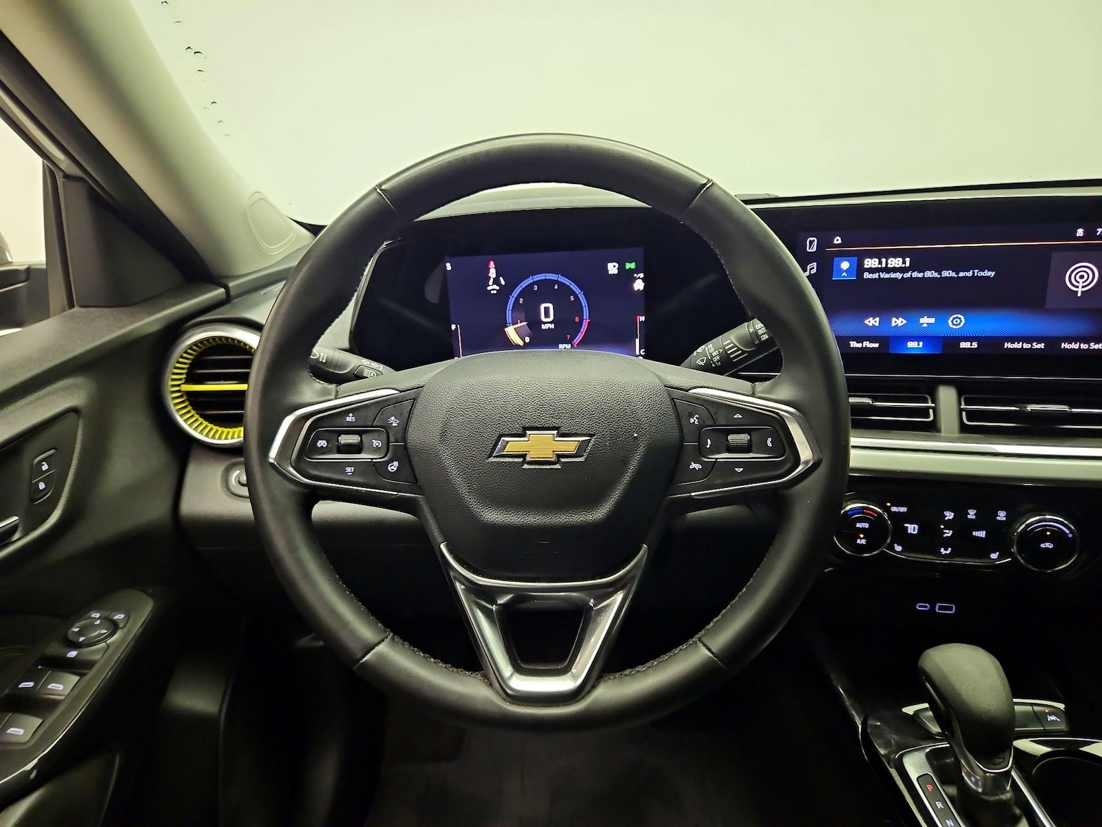 2024 Chevrolet Trax LT - Photo 11