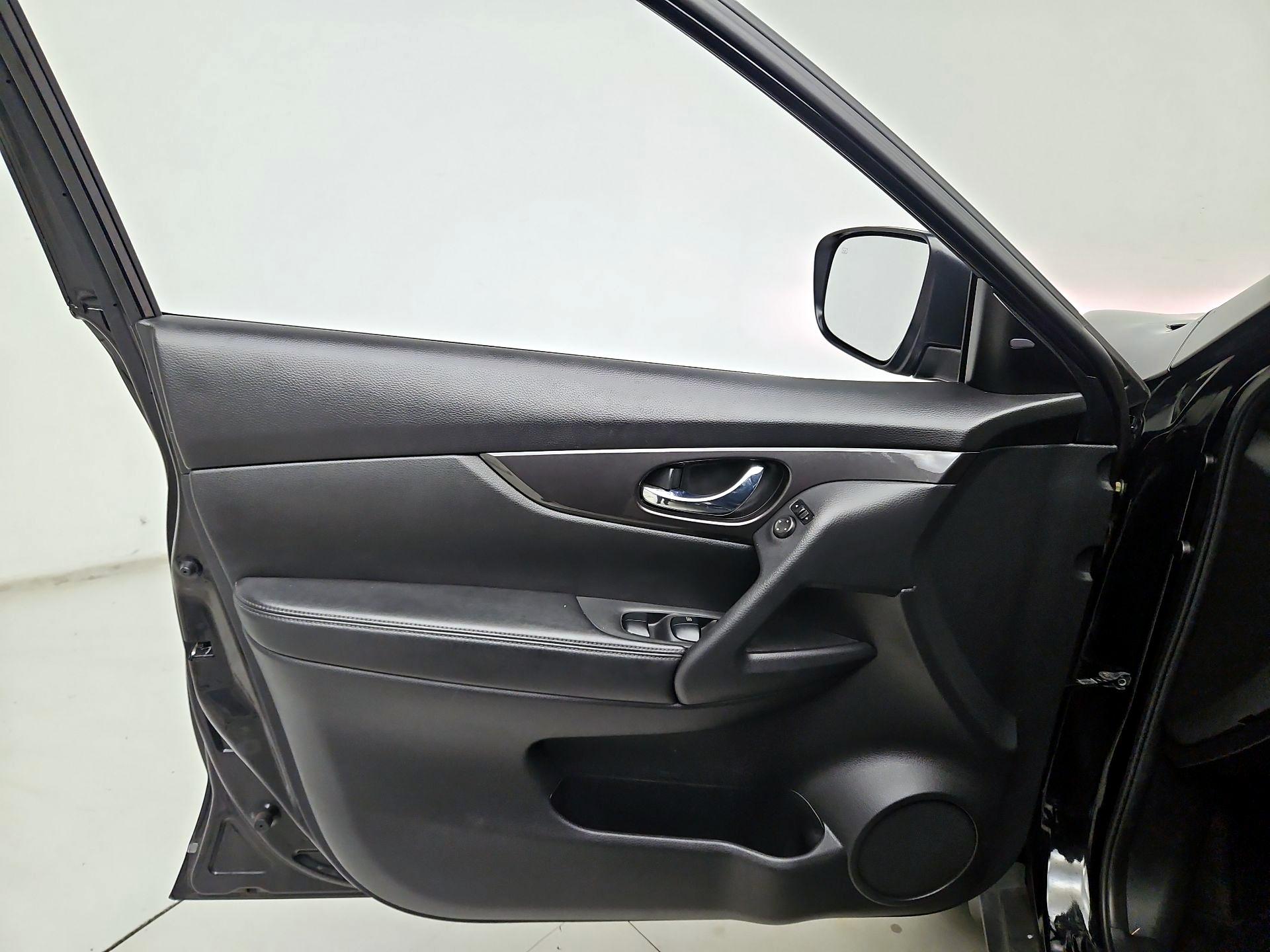 Thumbnail: 2020 Nissan Rogue - 12