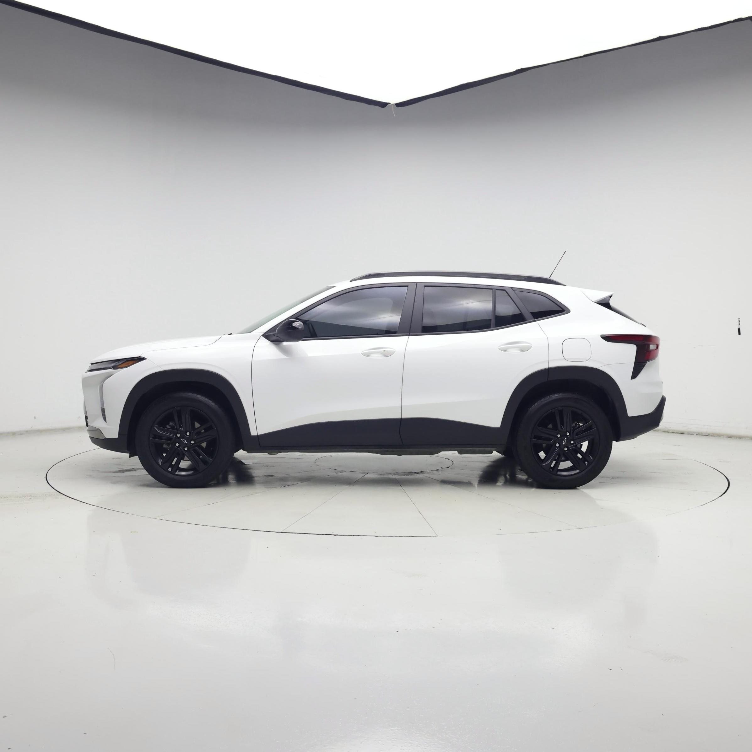 Thumbnail: 2025 Chevrolet Trax - 3