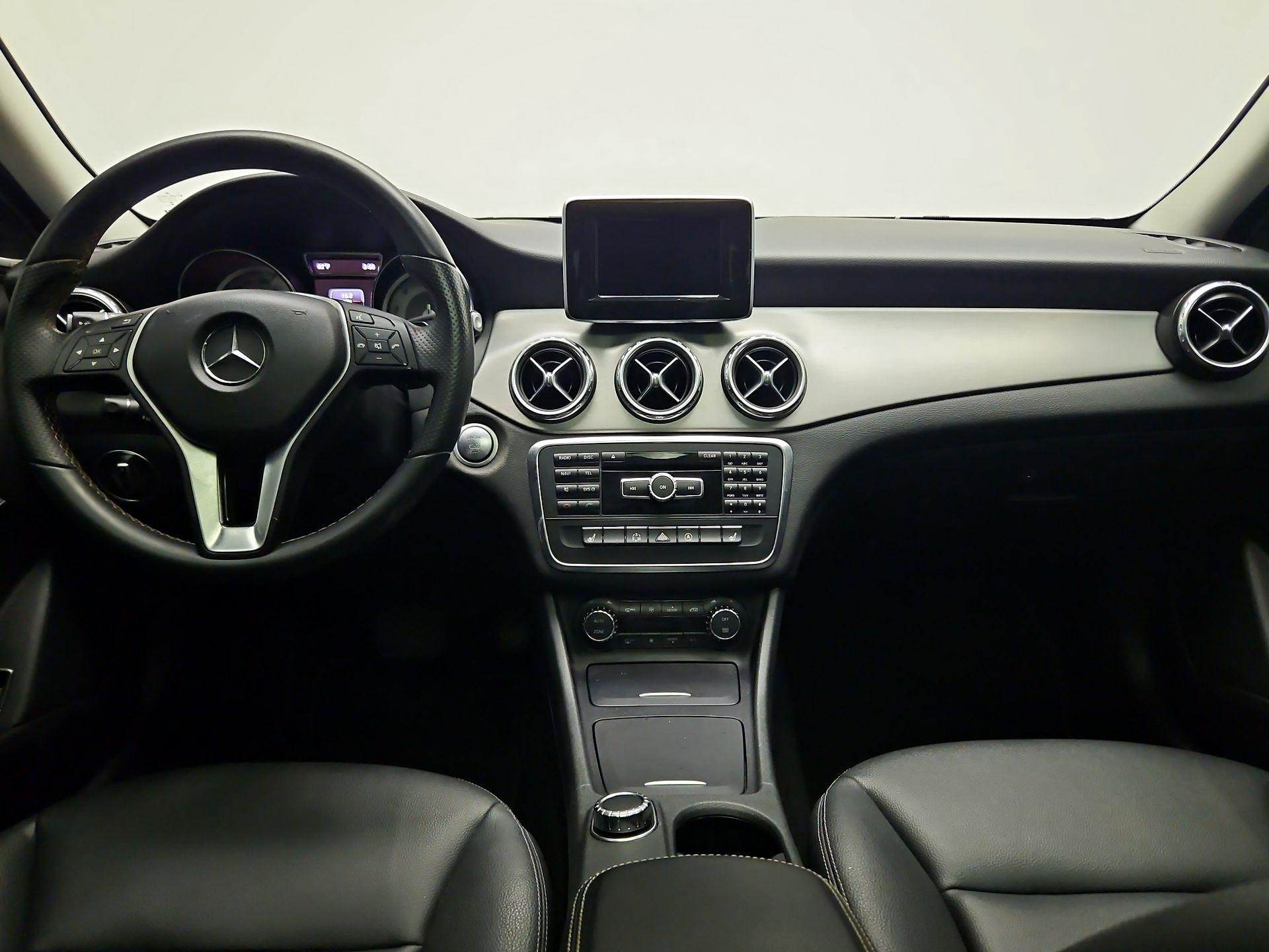 Thumbnail: 2015 Mercedes-Benz GLA - 9