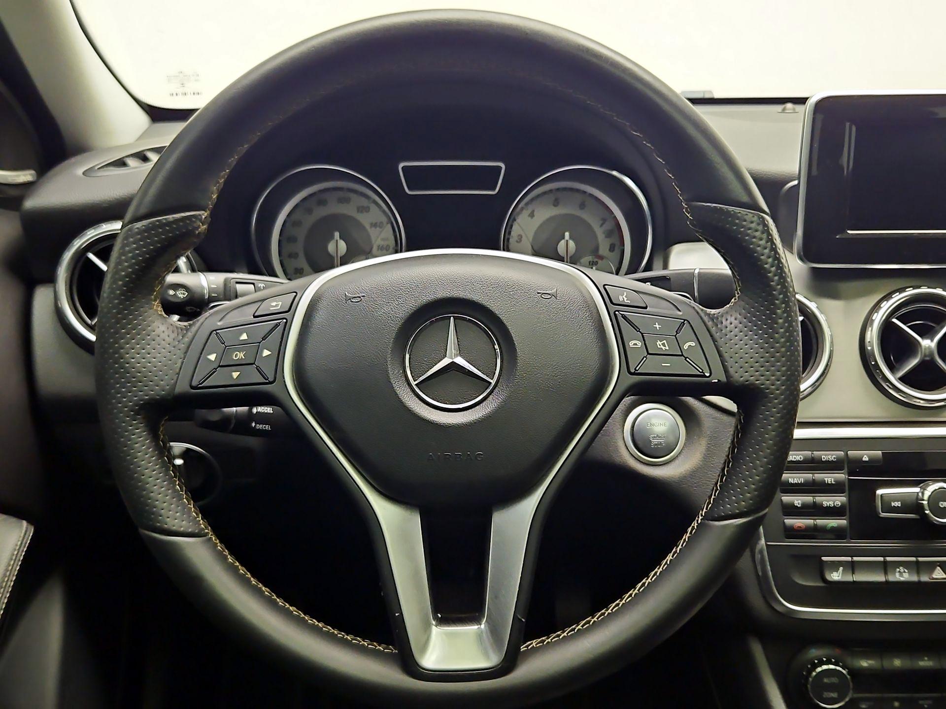 Thumbnail: 2015 Mercedes-Benz GLA - 10